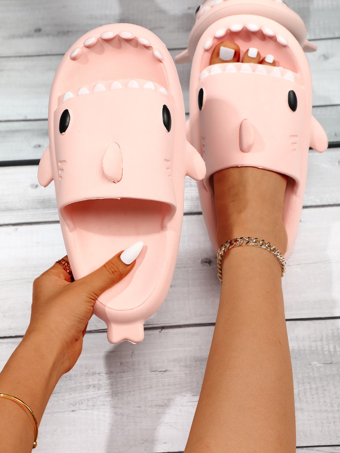 Cartoon Shark Design Slides, Deep Grey Preppy Cartoon Style Flip-flops
