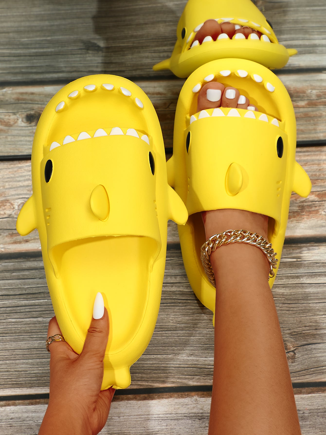 Cartoon Shark Design Slides, Deep Grey Preppy Cartoon Style Flip-flops