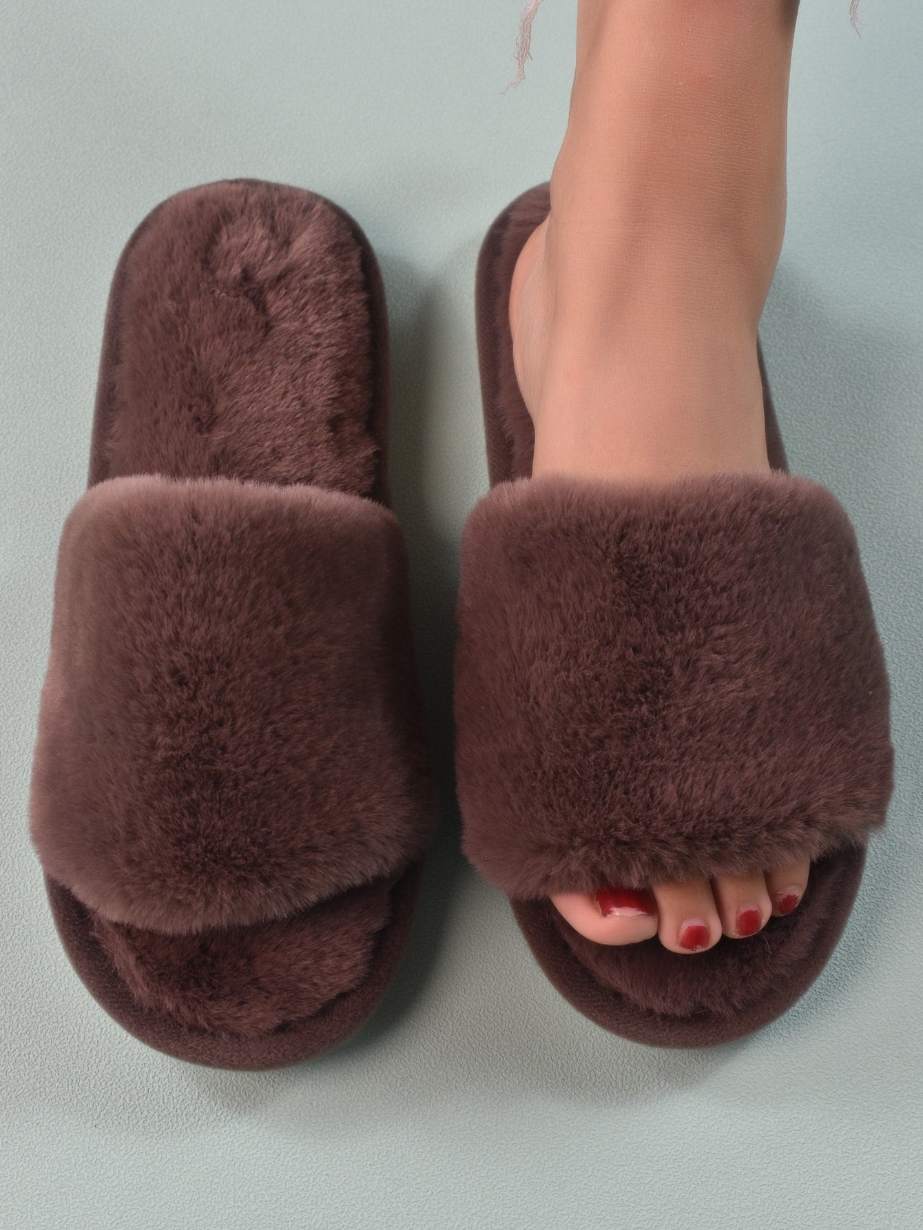 Women's Fashionable Solid White Bedroom Slippers With Minimalist & Blurry Design
