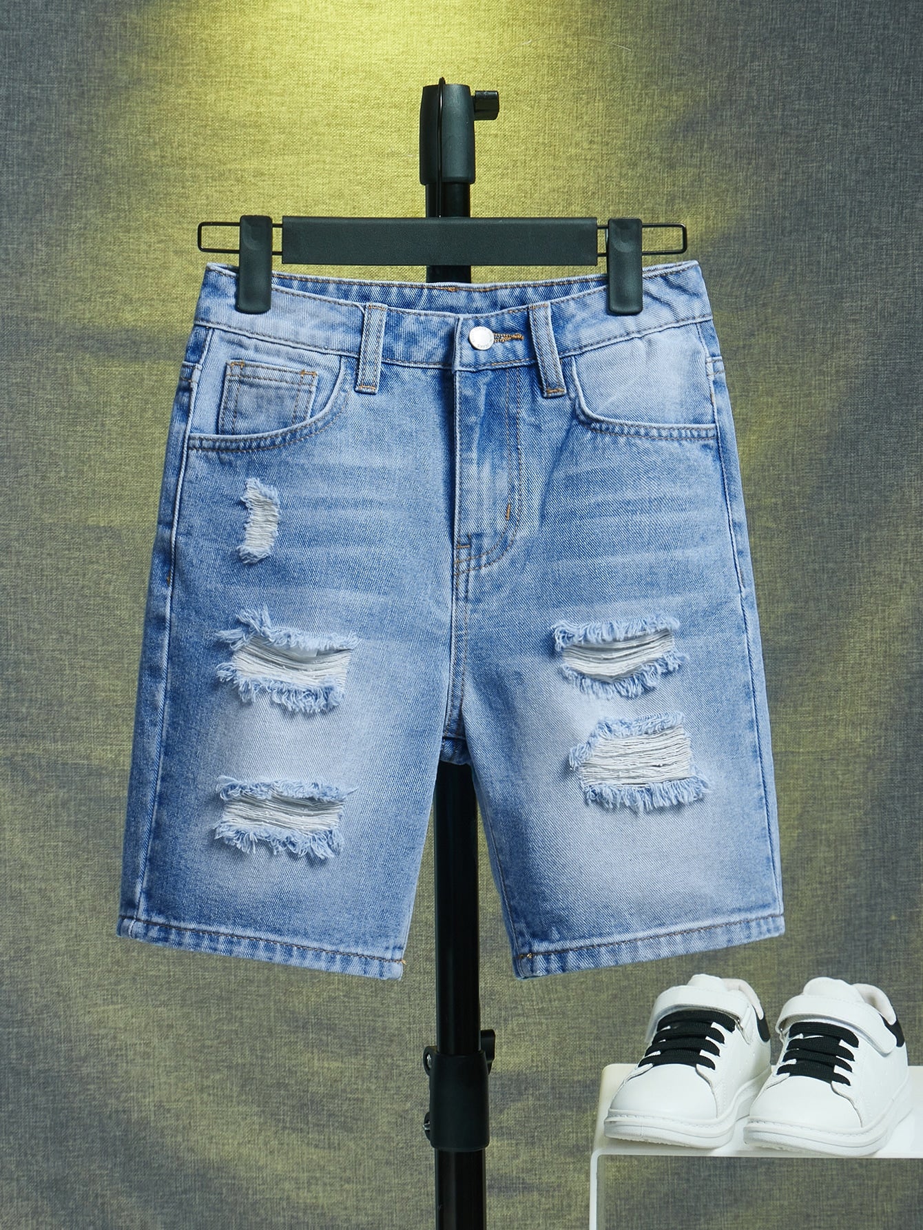 Teen Boy Blue Casual Fashionable Cut Out Ripped Frayed Design Baggy Denim Shorts Jean Shorts For Vacation And Dailywear