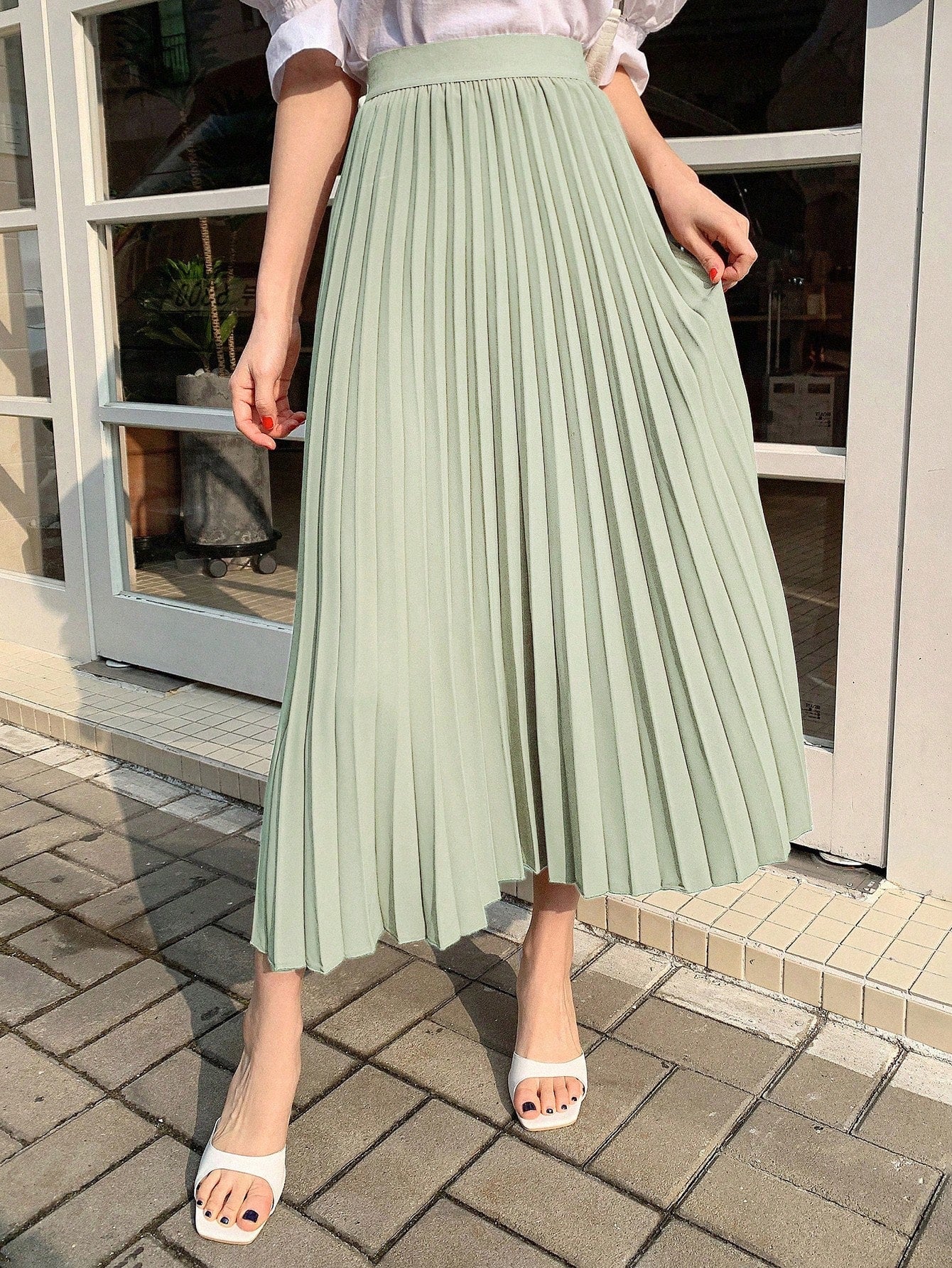 Solid Color High Waisted Pleated Skirt