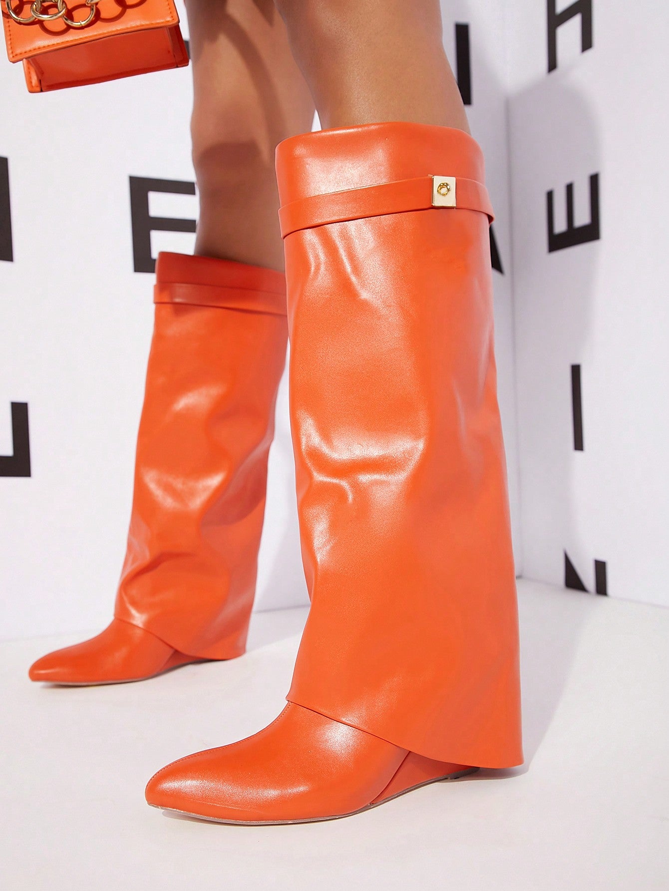 Pointy Toe Knee High Pull On Fashion Boots