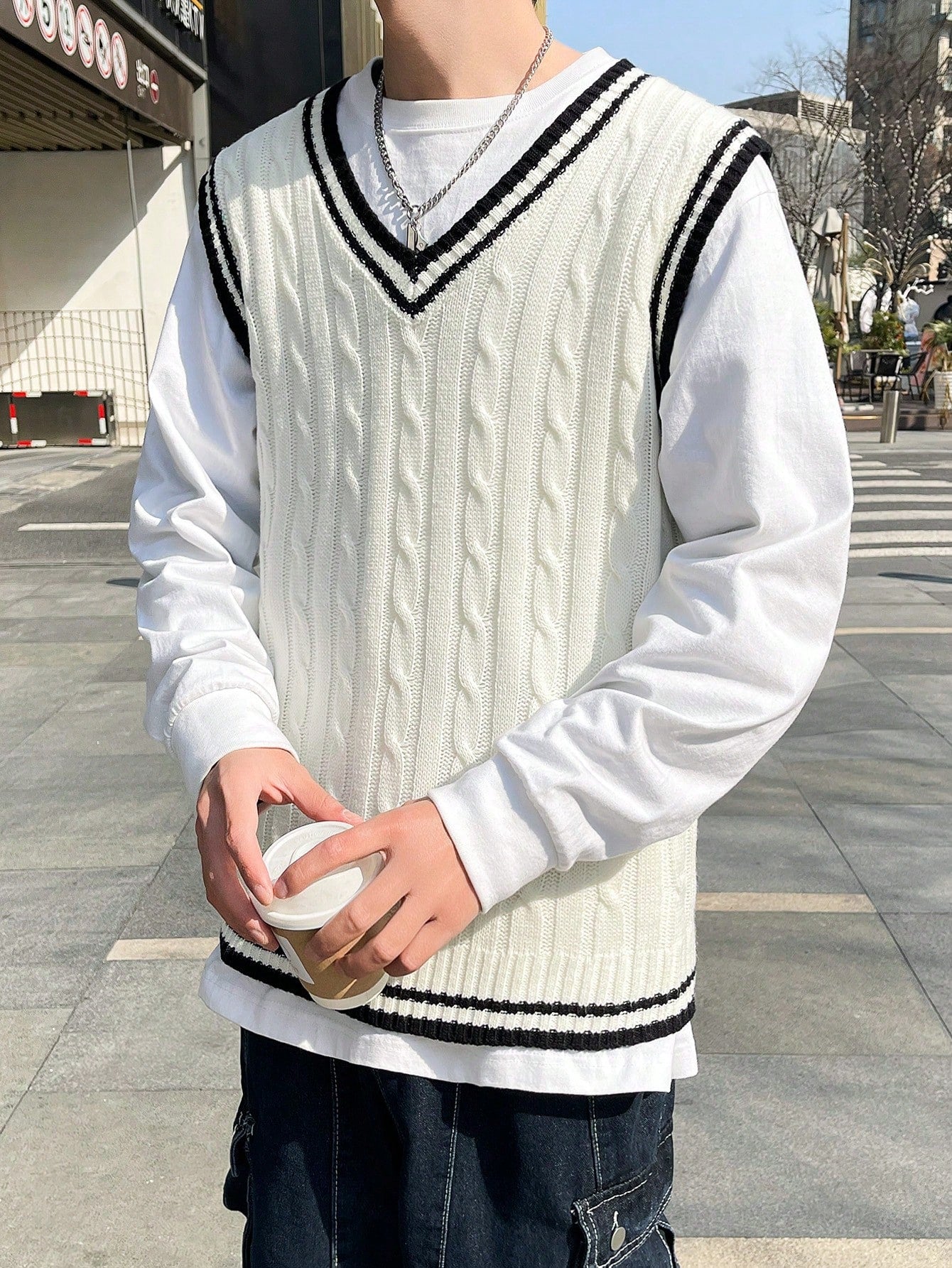 Men's Color-Blocking Minimalist Sleeveless Knitted Vest For Daily Wear