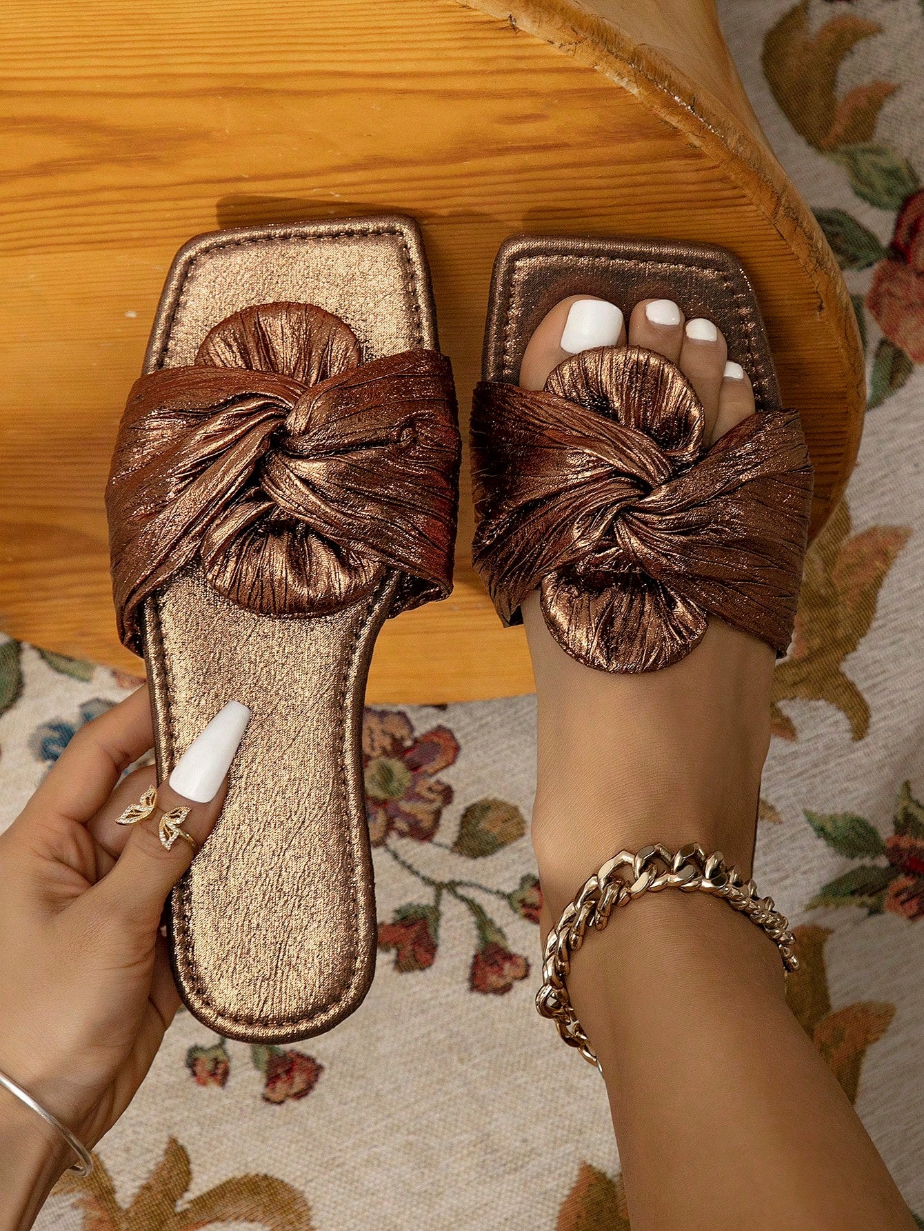 Vacation Green Flat Slippers for Women, Twist Decor Plain Polyester Open Toe Slide Sandals