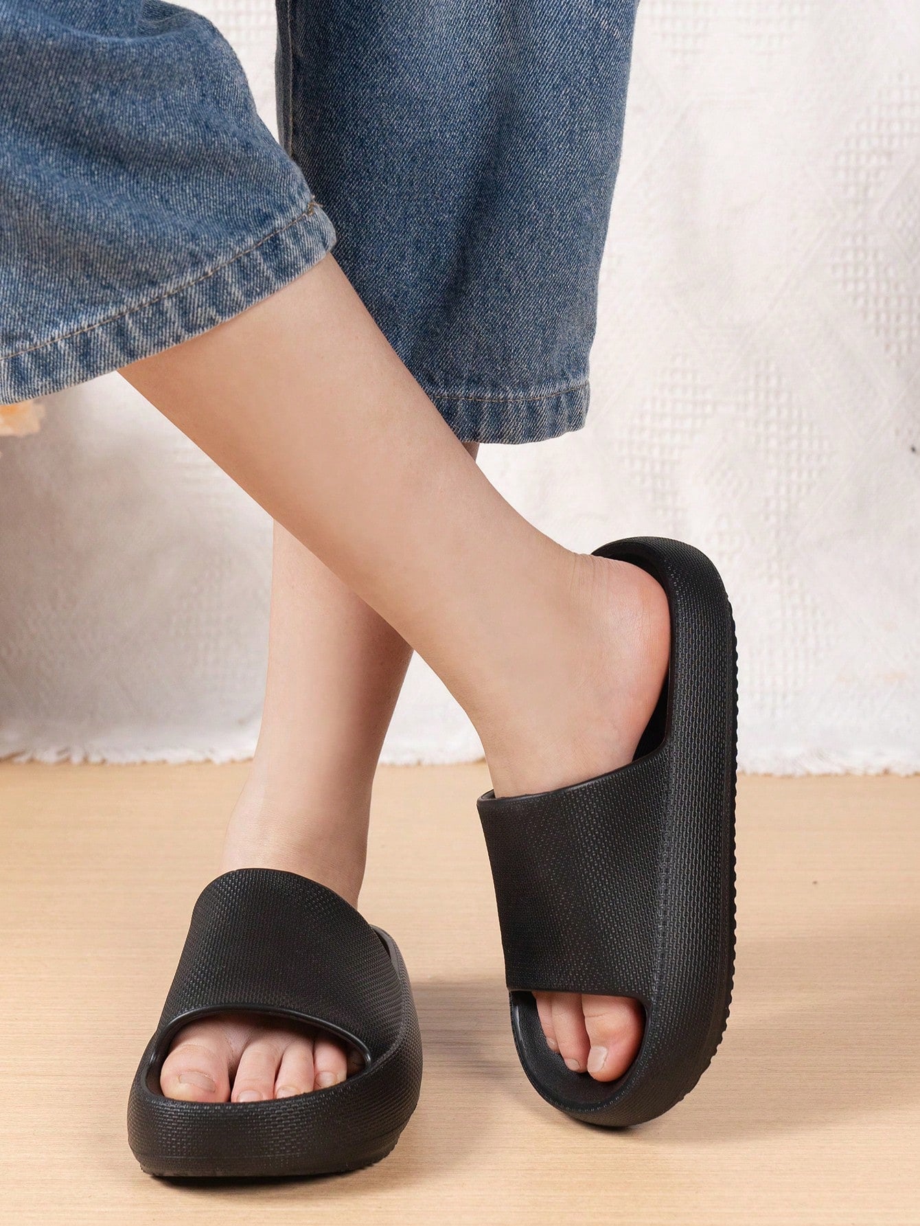 Boys' And Girls' Single-Colored, Spring-And-Summer Eva Slippers With Thick, Soft And Comfortable Soles, Perfect For Indoor-Outdoor Use, Quiet, Wear-Resistant And Slip-Resistant, Easy To Wear And Take Off, Ideal For Outside, Beach, Casual, Home And Bathroo