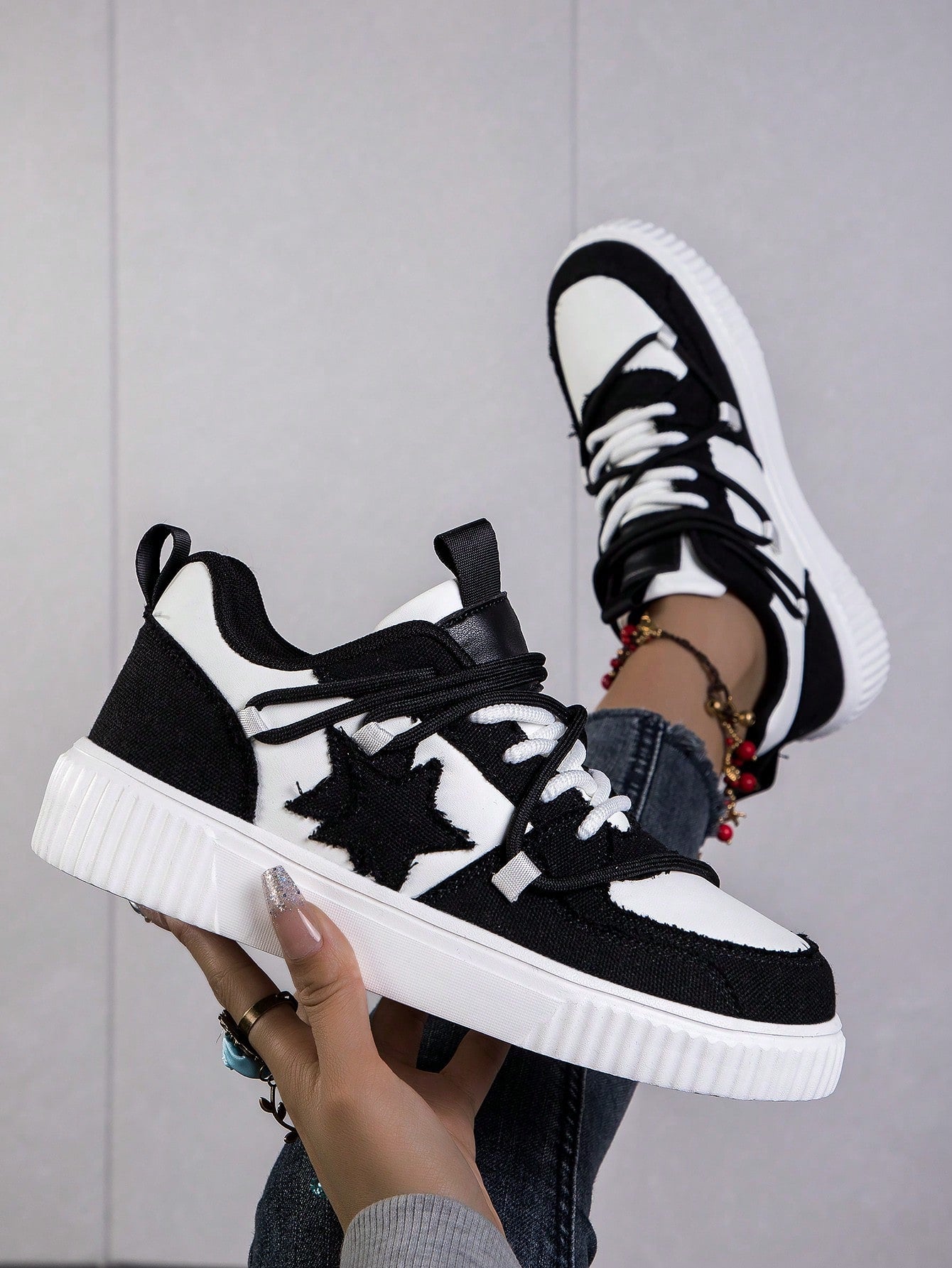 Women's Fashionable Stars &amp; Vintage Canvas Patchwork Trendy Platform Sneakers, Outdoor Lightweight Slip-Proof Lace-Up Casual Shoes, Black And White, Best Friend Style