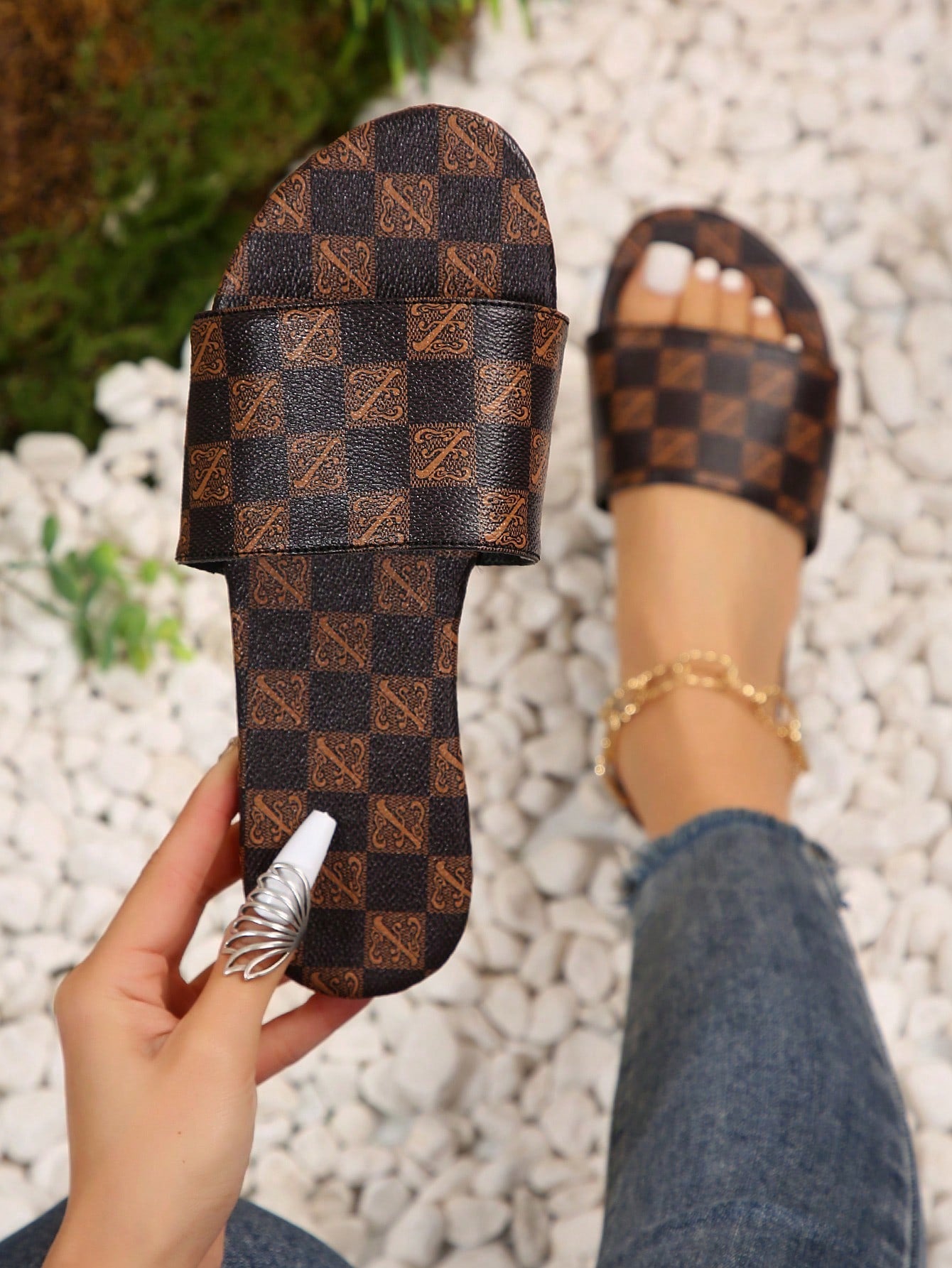 Women's Flat Comfortable Casual Slip-On Slippers With Vintage Style Cross Strap Design, Perfect For Outdoor And Beach Wear