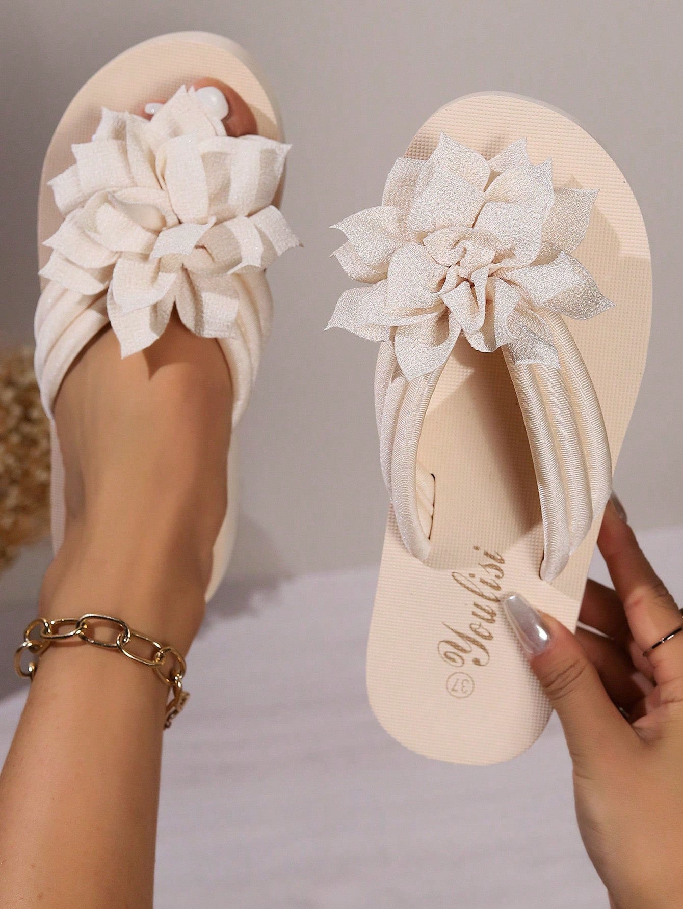 New Thick-Soled Slippers, Lightweight & Comfortable Flip-Flops, Solid Colors, Large Sizes 36-45, Floral Beach Sandals