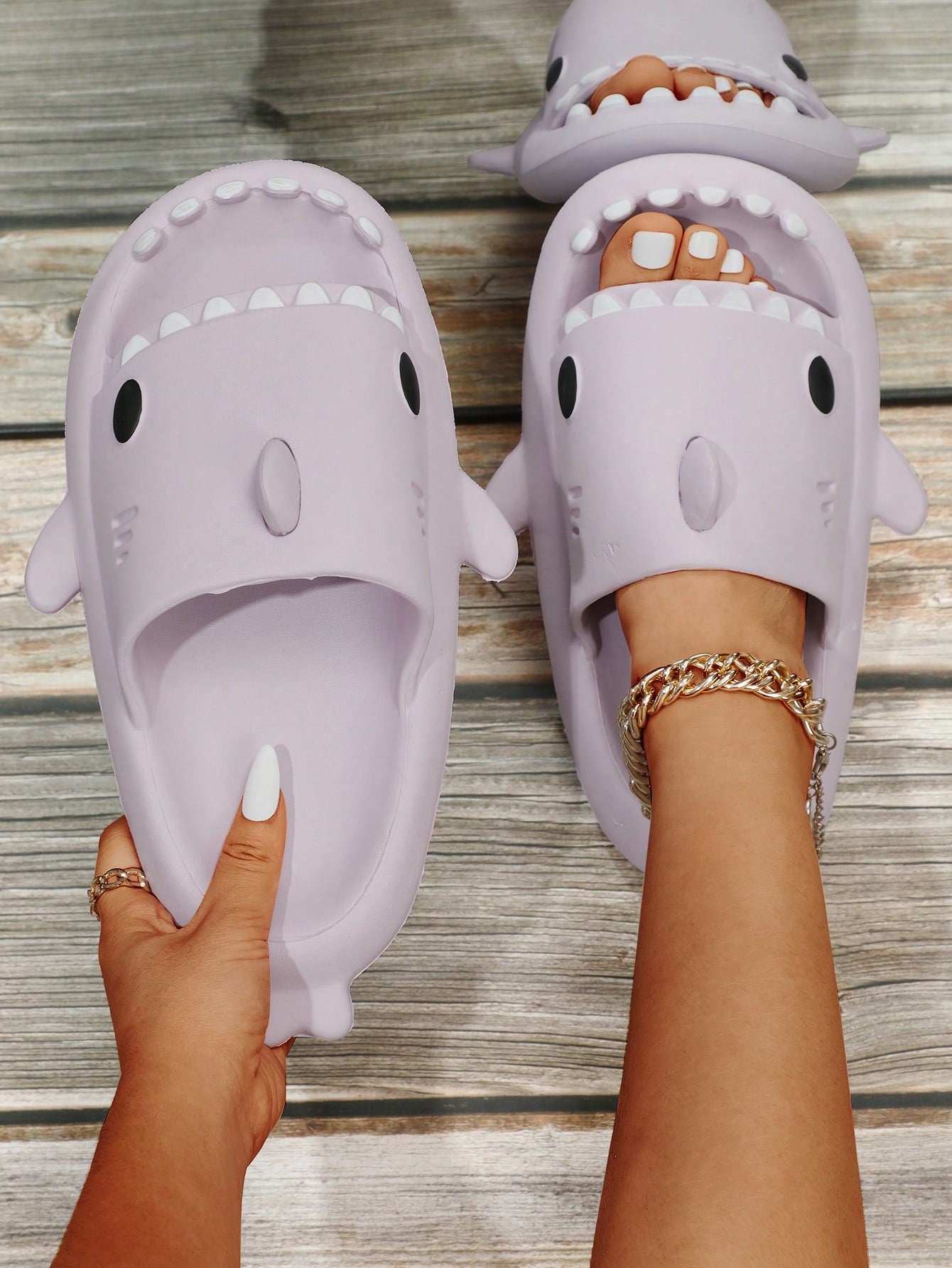 Cartoon Shark Design Slides, Deep Grey Preppy Cartoon Style Flip-flops