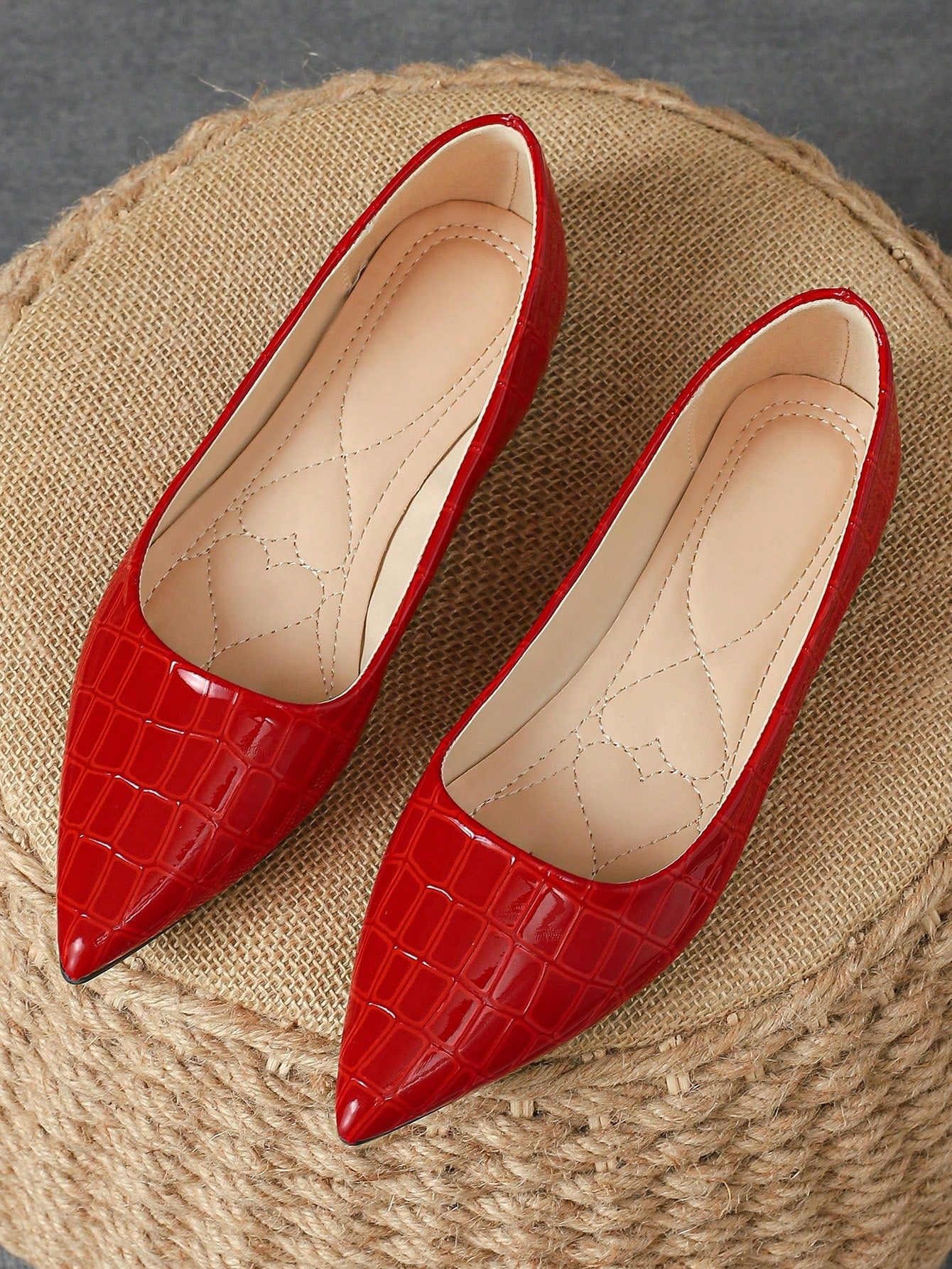 Women's Pointed Toe Fashionable Shallow Mouth Purple Flat Shoes, Ideal For Outdoor Activities In Autumn. Available In Champagne Color For Sophisticated Look, Red For Casual Match And Yellow For Versatile Options. Comfortable Black Shoes Also Available.