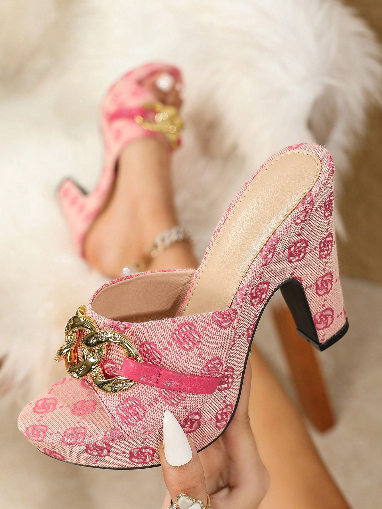 New Spring/Summer Vintage Floral Fabric Anti-Slip Comfortable Beach/Vacation/Casual High Heel Shoes With Metal Buckle, Round Toe And Thick Sole