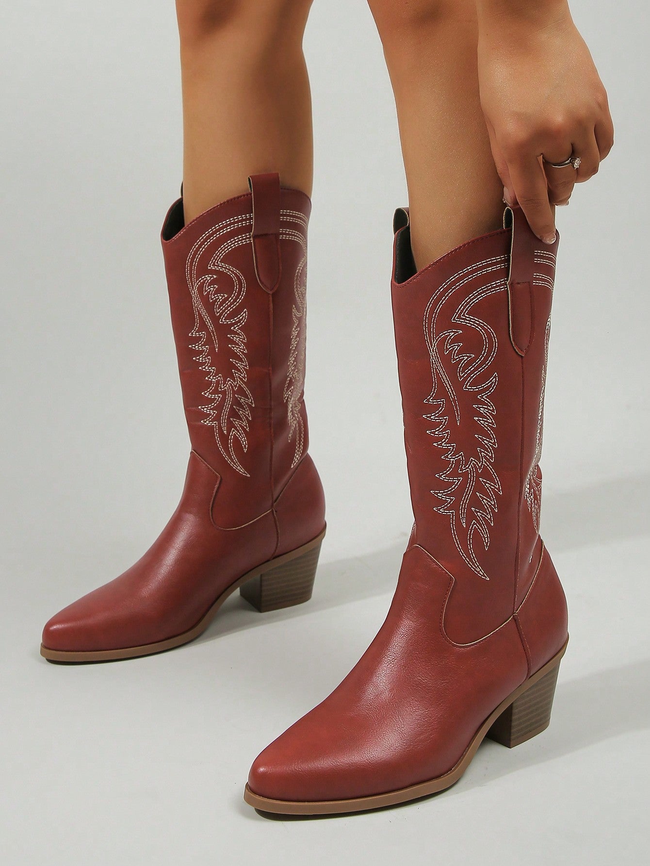 Goth Ladies" 2024 New Spring/Autumn Red Fashionable Pointed Toe Embroidered Thick Heel Western Style Boots