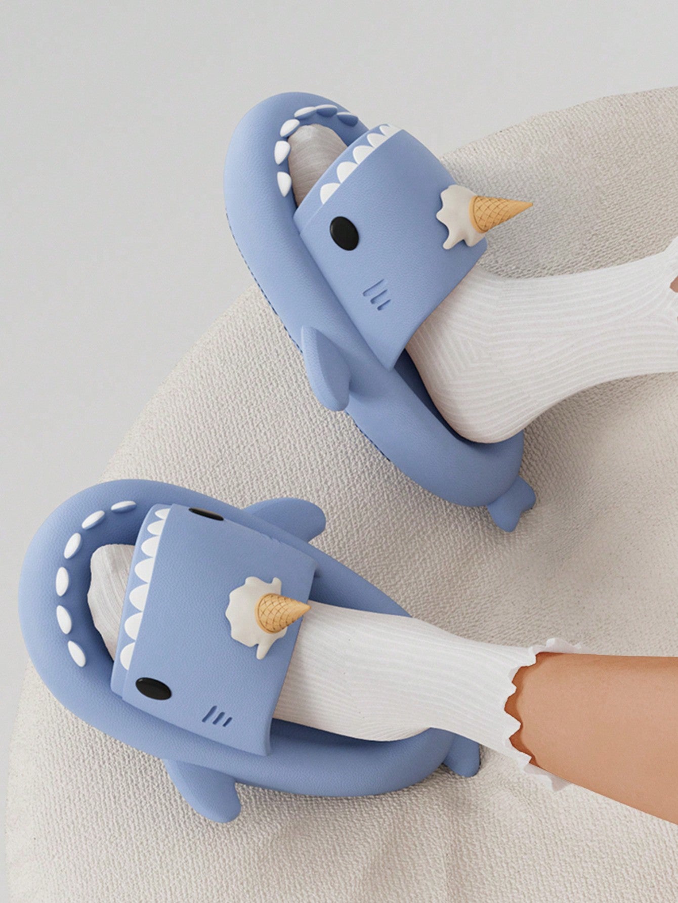 Cartoon Shark Design Slides, Deep Grey Preppy Cartoon Style Flip-flops