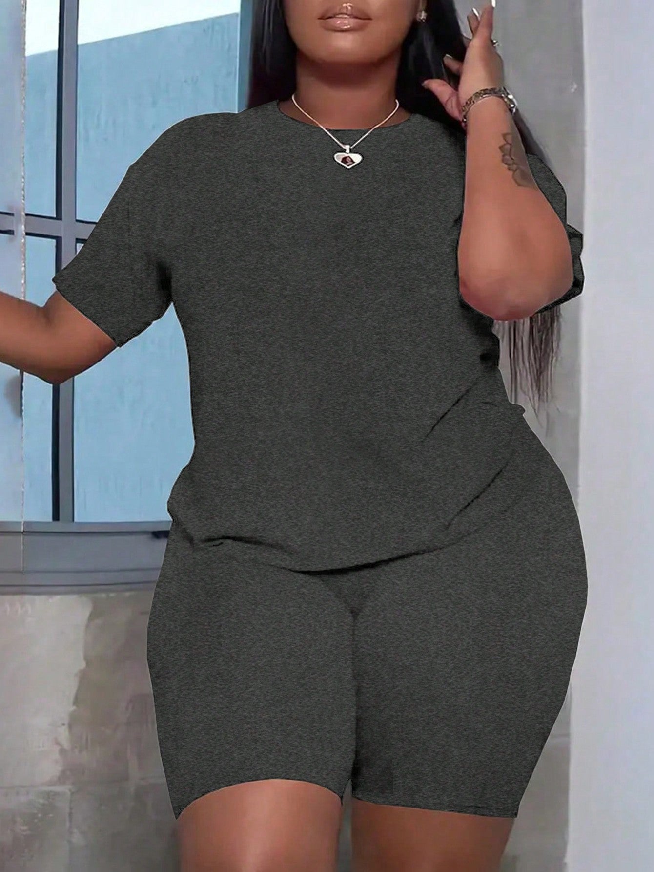 Plus Size Women Fashionable Daily Solid Color Short Sleeve And Shorts Two-Piece Set