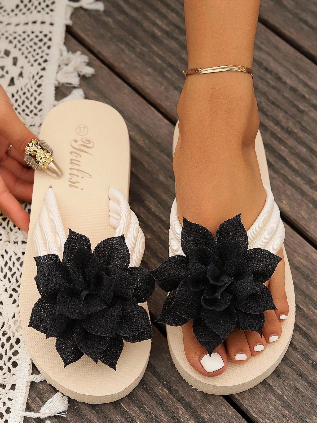 Summer New Arrival Thick-Soled Slippers, Outdoor Lightweight Comfortable Flip-Flops, Solid Color, Large Size 36-45, Floral Beach Sandals