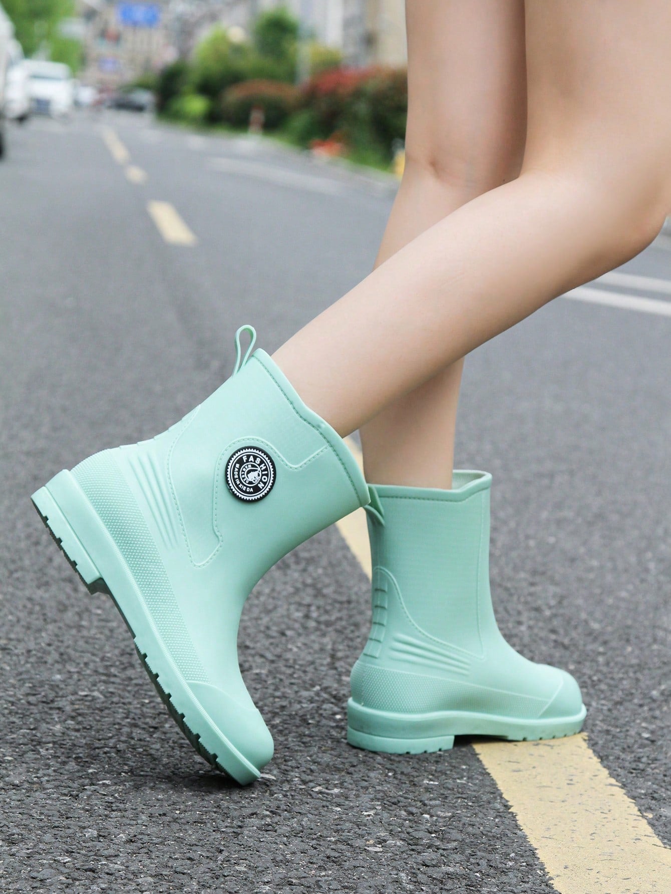 Japanese-Style Women's Cute And Sweet Soft And Lightweight Rain Boots With Non-Slip And Waterproof Sole, Suitable For All Seasons, Ideal For Outdoor Activities Such As Working In Kitchens, Washing Cars, And Field Trips