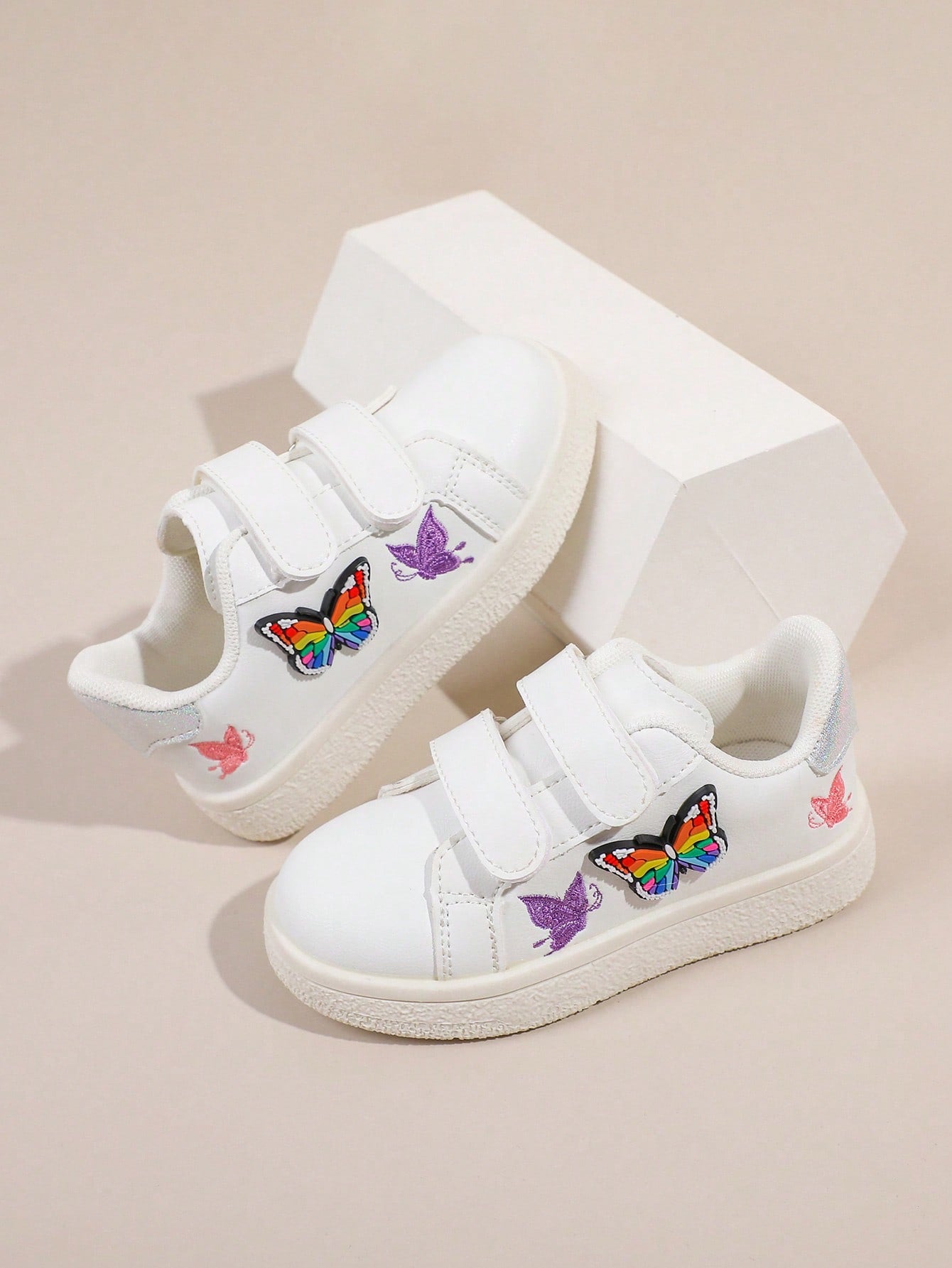 1 Pair Girls' All-Match Breathable Sneakers With Hook-And-Loop Closure, Embroidered Butterfly &amp; Heart Decor, Casual White Shoes