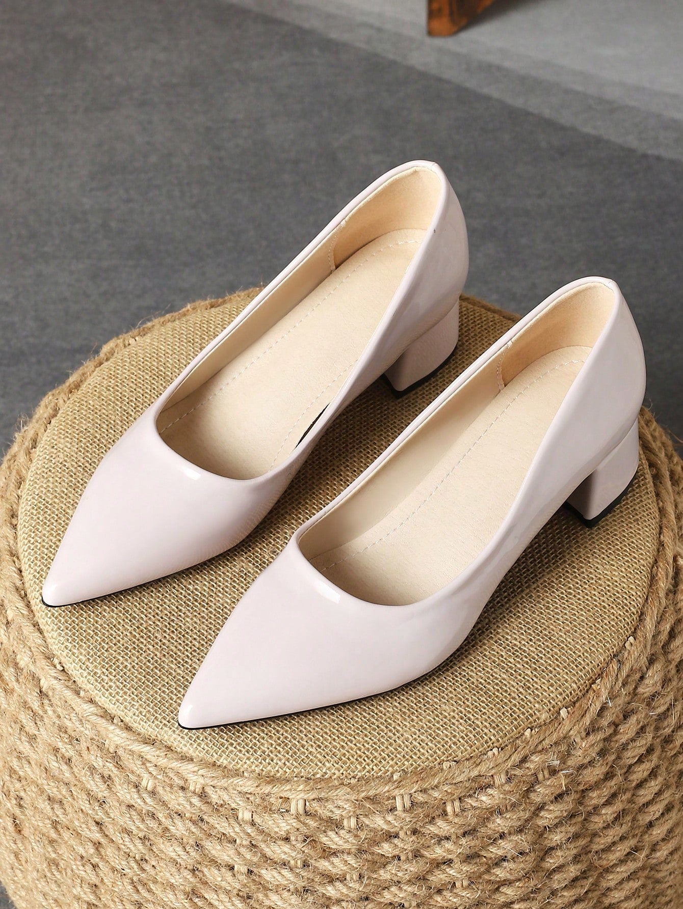 Women's Pointed-Toe Shallow-Mouth Pump Shoes With Green Upper, Blue Stone Pattern And Apricot-Colored Heel Cap, Suitable For Vacations, Shopping And Outdoor Activities, Available In Red, Yellow And Retro Casual Style; Versatile And Premium-Feeling Black S