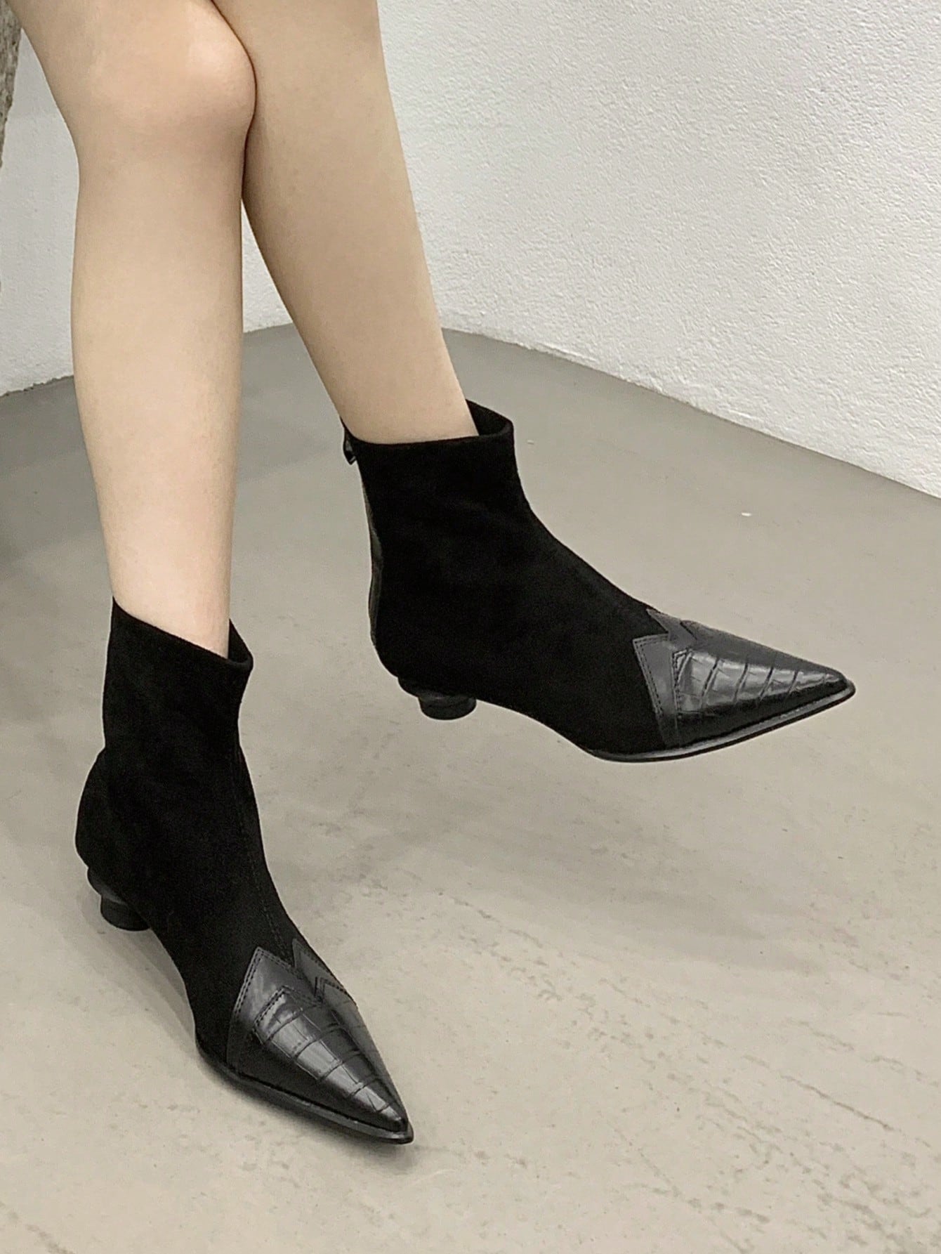 DASU2024 Women's Pointed Toe Snake Print Ankle Boots, Low-Heeled Fashion Boots For Fall/Winter
