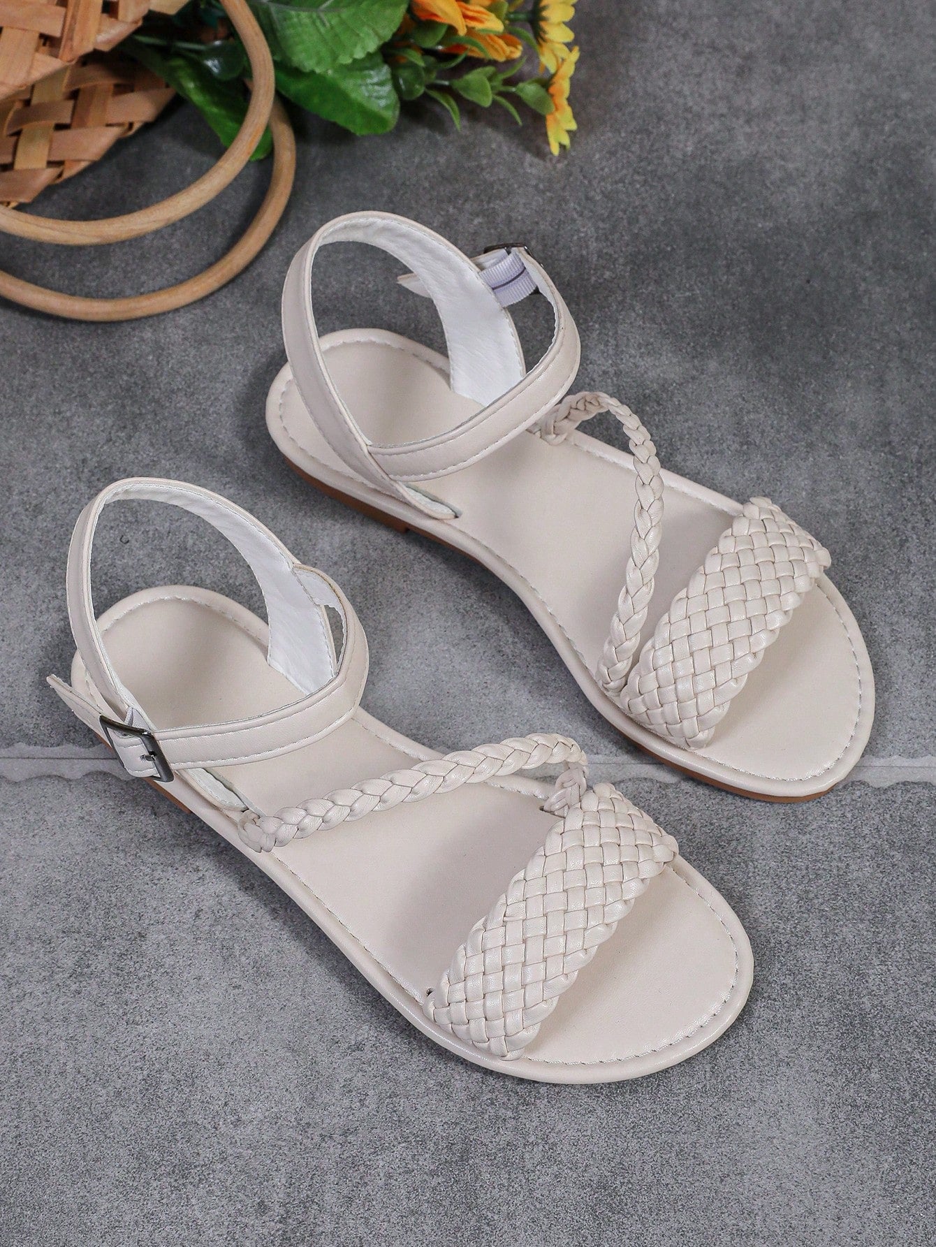 1 Pair Of Children And Teenagers Brown Sandals With Large Size, Solid Color, Wide Braided Strap, Buckle Design, Peep Toe Round Toe, TPR Non-Slip And Comfortable Light-Weighted Sole, Suitable For Primary And Secondary School Students Over 8 Years Old For S