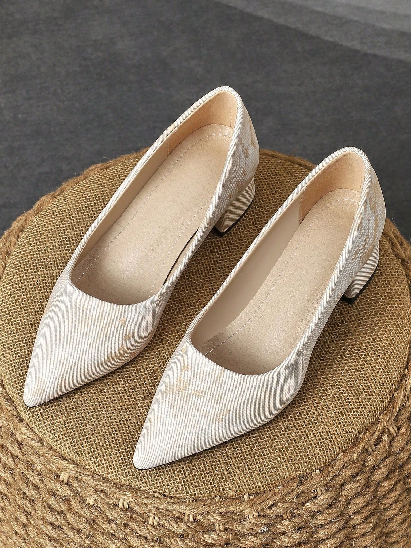 Women's Pointed-Toe Shallow-Mouth Pump Shoes With Green Upper, Blue Stone Pattern And Apricot-Colored Heel Cap, Suitable For Vacations, Shopping And Outdoor Activities, Available In Red, Yellow And Retro Casual Style; Versatile And Premium-Feeling Black S