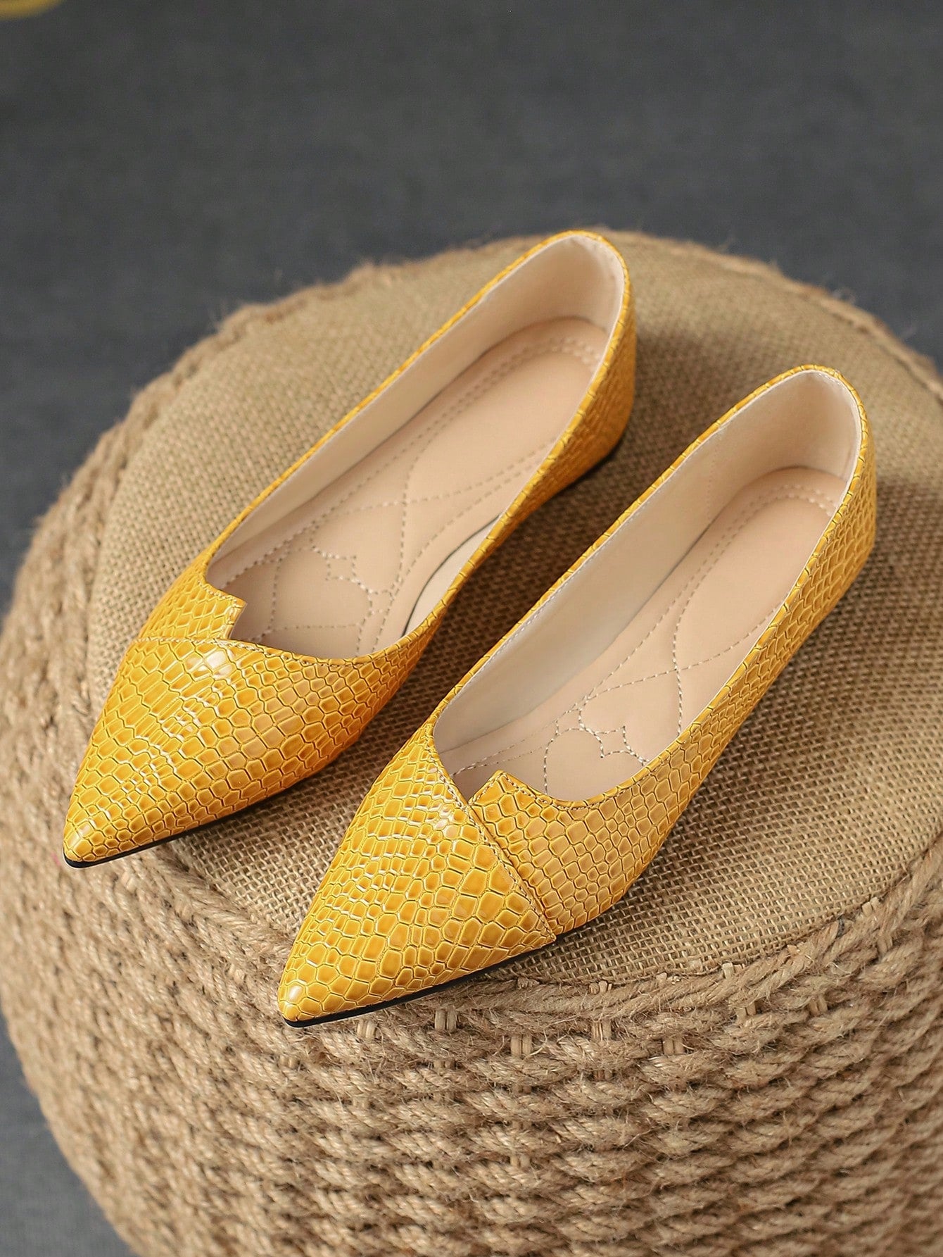 Women's Plaid Pointed Toe Flat Shoes With Stone Pattern Slip-On Design, Red Color, Comfortable For Outdoor Activities, Suitable For All Seasons