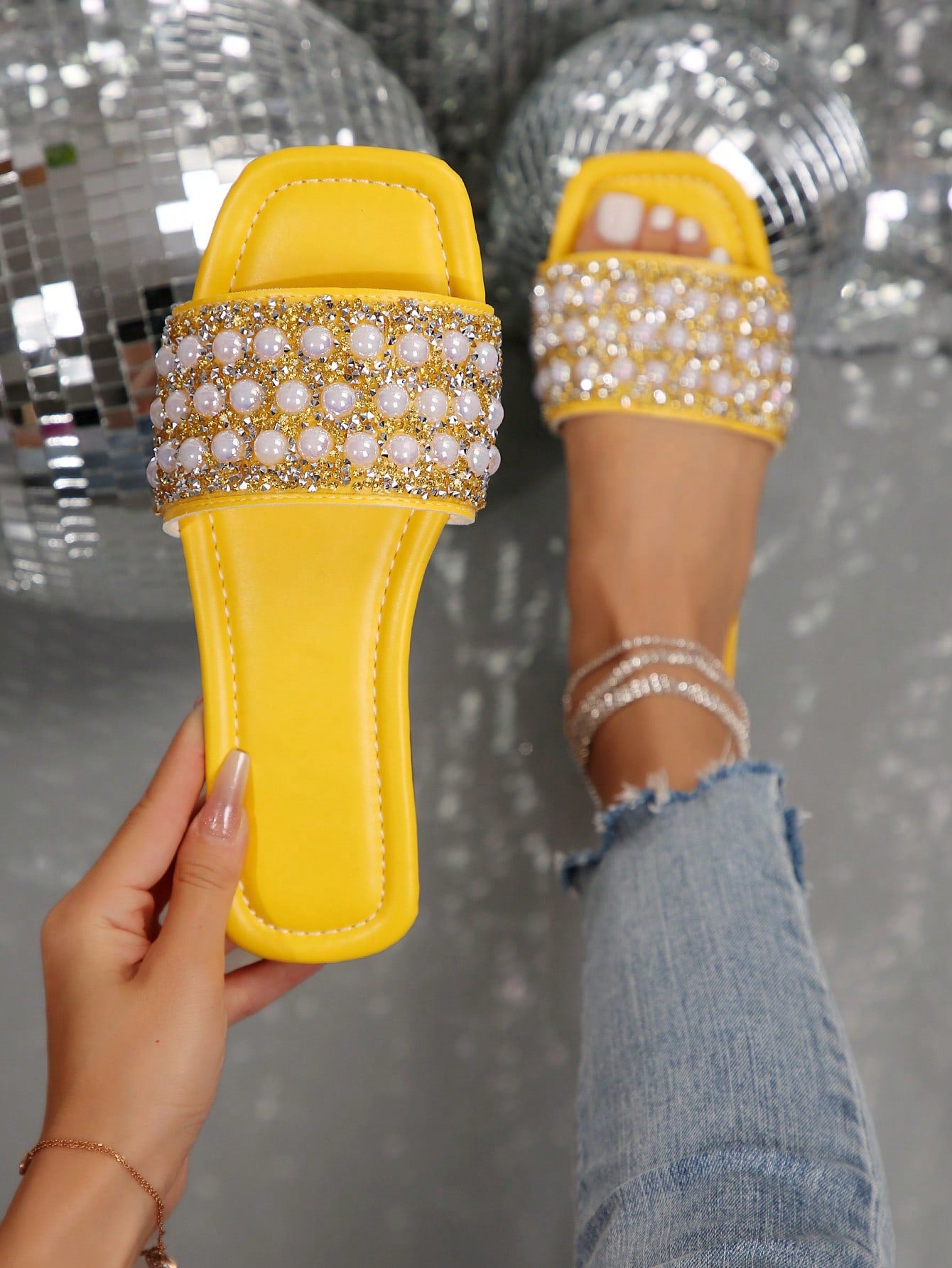 Women's Fashionable Luxurious Pearl Decoration Slippers With A Single Strap, Casual, Comfortable, Classic French Design, Beaded, Open Toe, Flat Sole, Elegant, Convenient For Daily Use, Milky Color