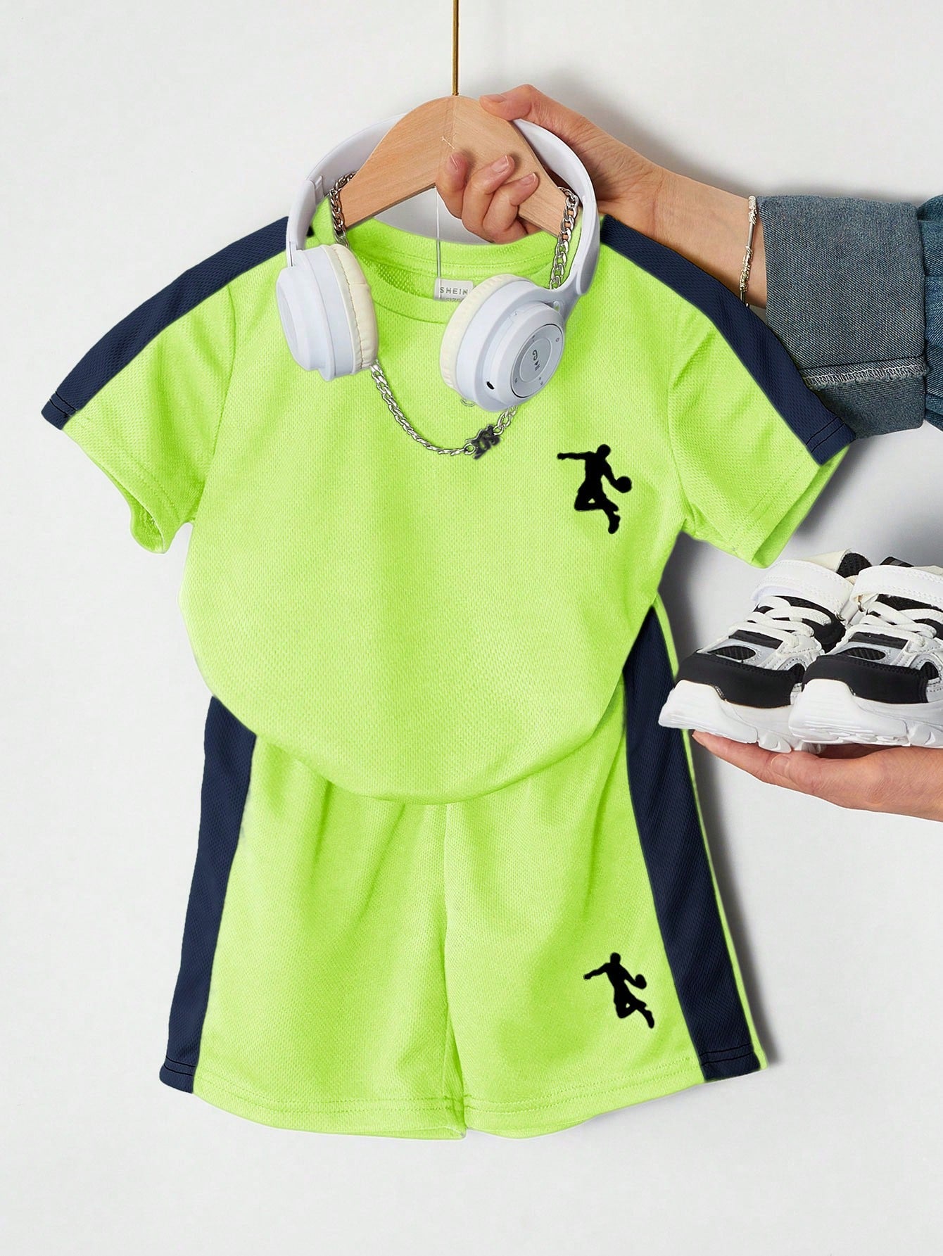 2pcs/Set Young Boy Summer Outfit, Casual Sports Printed Color-Blocked Round Neck Short Sleeve T-Shirt And Shorts, Knitted Breathable Moisture Absorption Sports Suit
