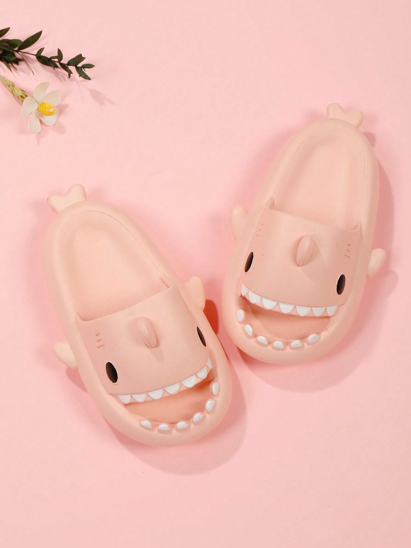 Fun Shark Shaped Kids' Flip Flops, Beach Sandals, Novelty Ocean Themed Slippers