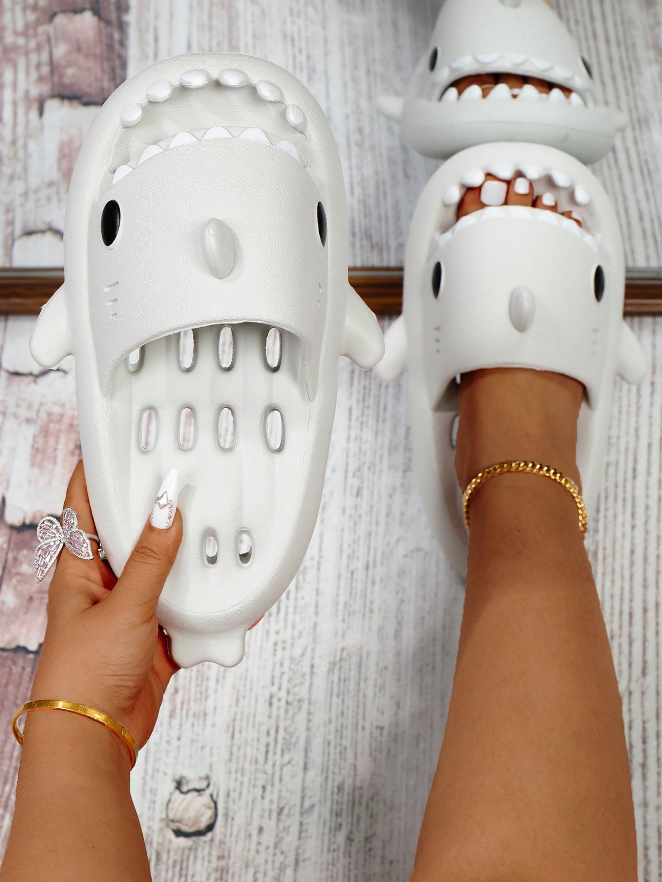 Cartoon Shark Design Slides, Deep Grey Preppy Cartoon Style Flip-flops