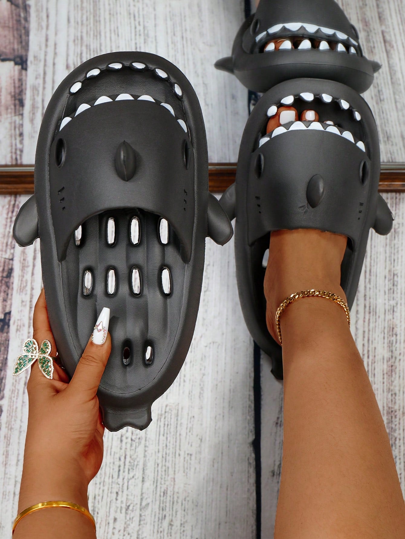 Cartoon Shark Design Slides, Deep Grey Preppy Cartoon Style Flip-flops