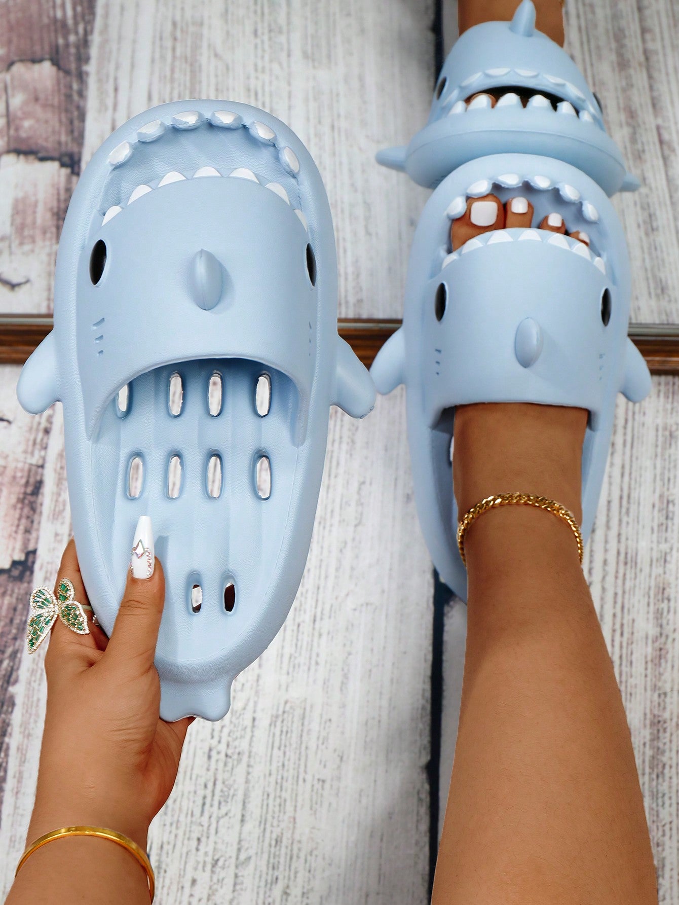 Cartoon Shark Design Slides, Deep Grey Preppy Cartoon Style Flip-flops