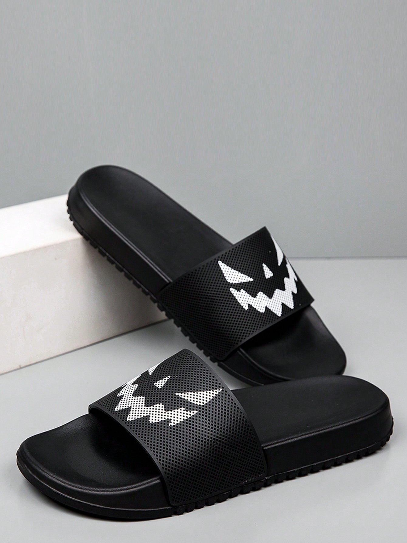 Teenagers Solid Color Foam Slippers With 3D Printed Face Shoelace, Fashionable And Versatile Indoor/Outdoor Men Slippers