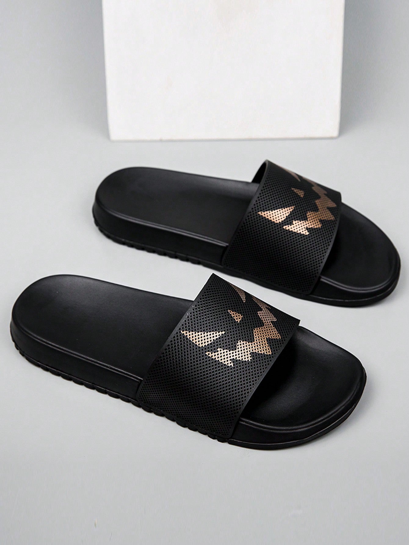 Teenagers Solid Color Foam Slippers With 3D Printed Face Shoelace, Fashionable And Versatile Indoor/Outdoor Men Slippers