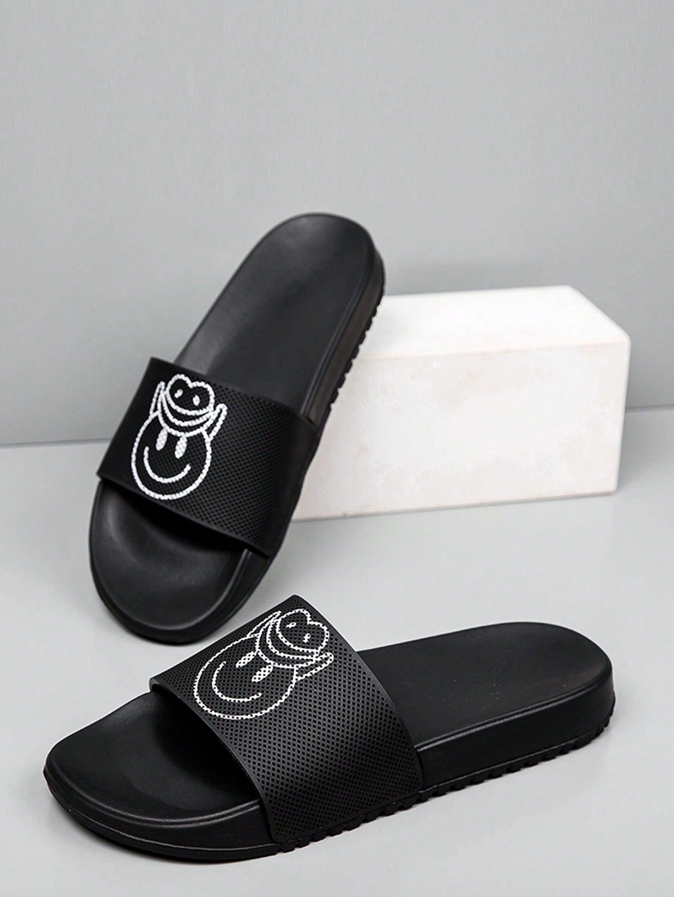 Teenagers Solid Color Foam Slippers With 3D Printed Face Shoelace, Fashionable And Versatile Indoor/Outdoor Men Slippers