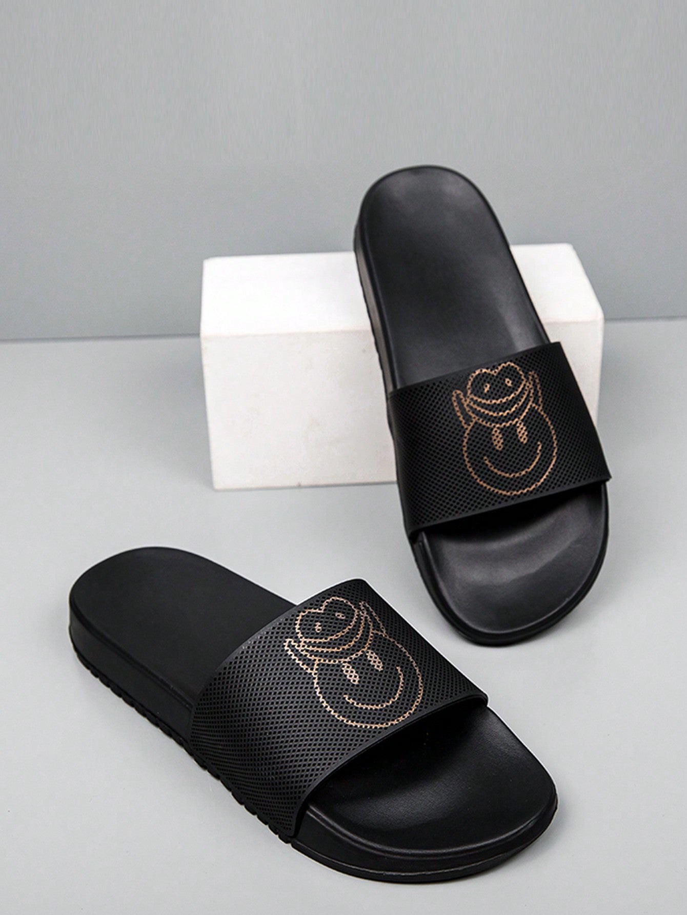 Teenagers Solid Color Foam Slippers With 3D Printed Face Shoelace, Fashionable And Versatile Indoor/Outdoor Men Slippers