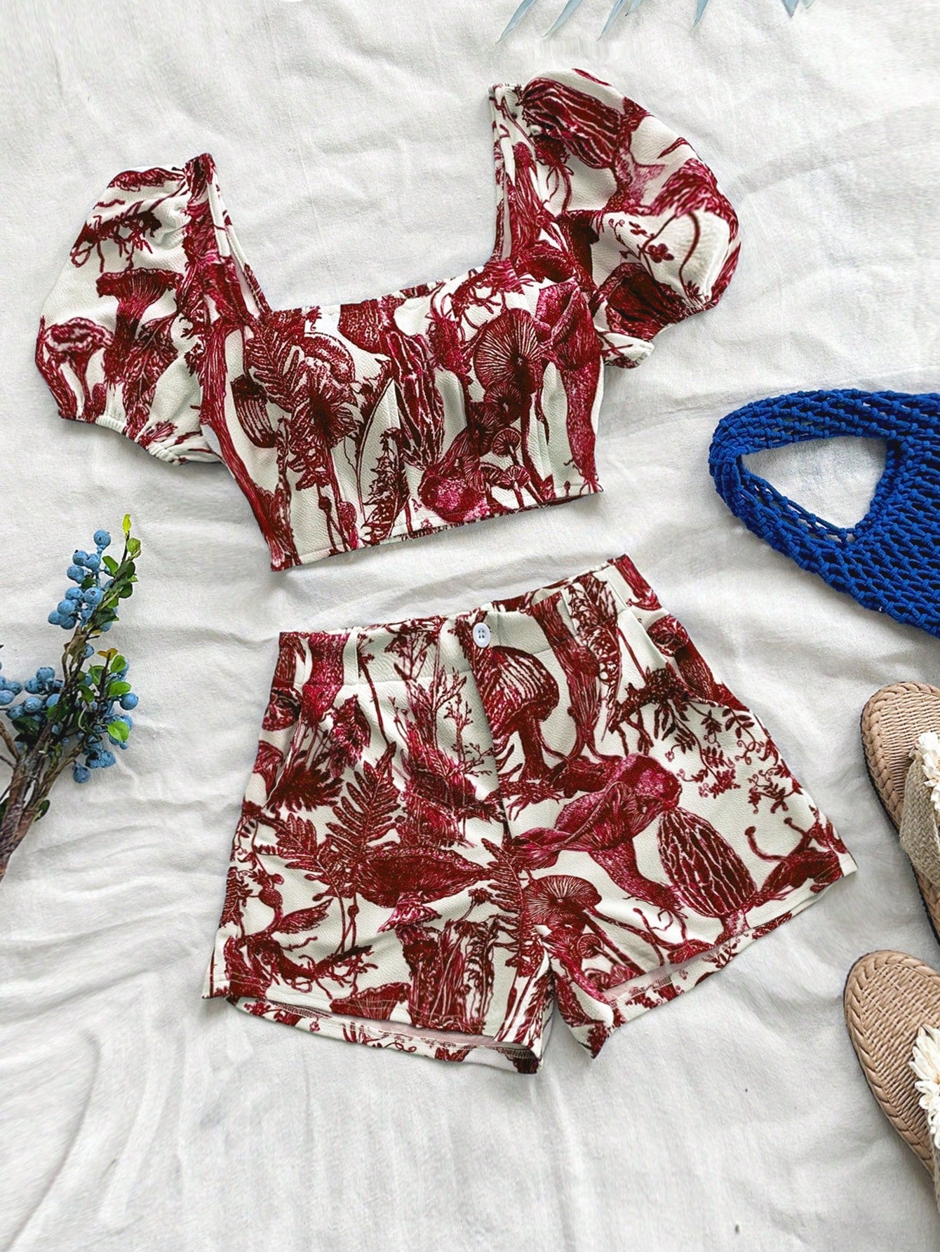 Blue & White Floral Knitted Crop Top & Shorts Set With Fitted Bubble Sleeves For Ladies, Romantic Holiday/Casual Outfit