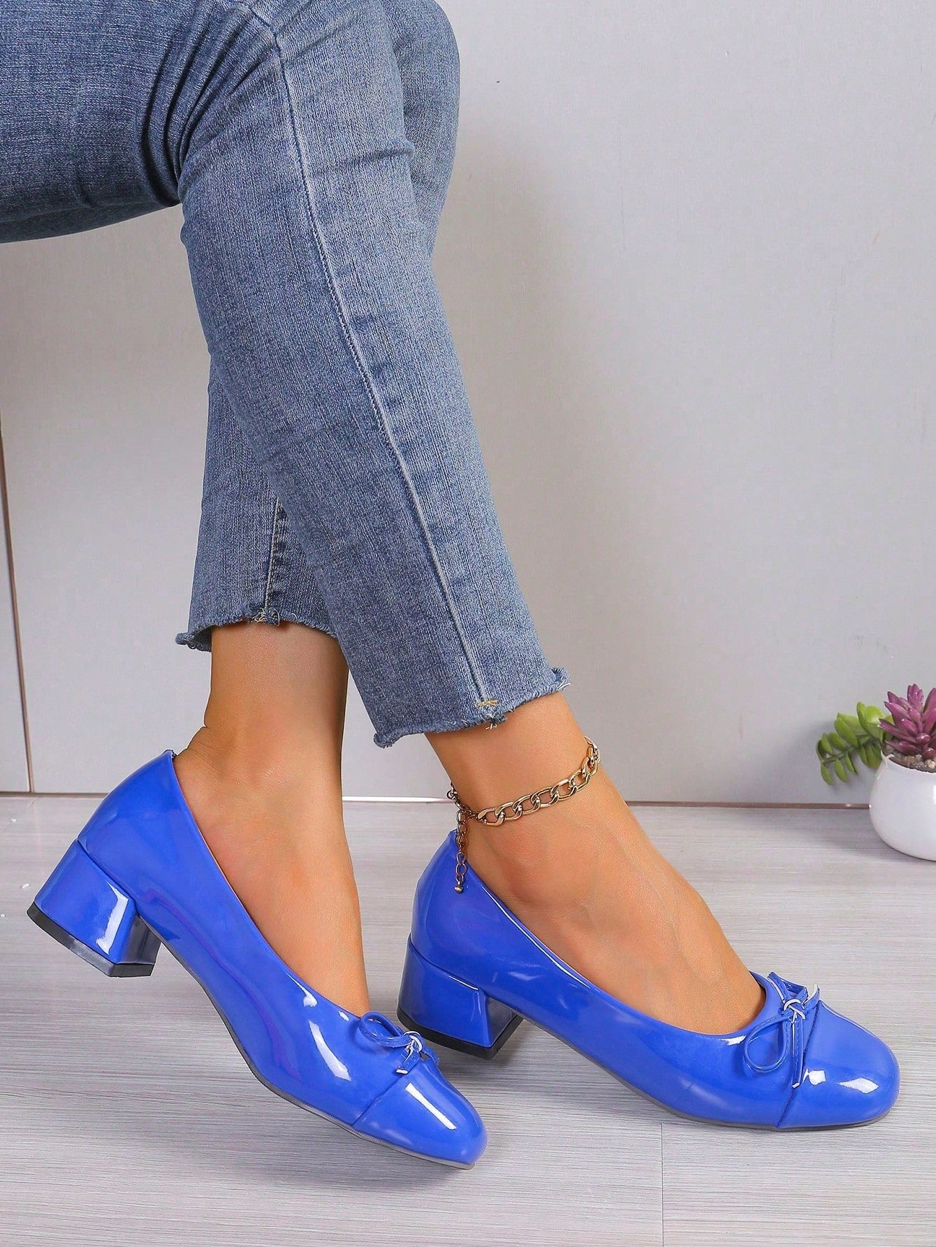 2024 New Arrival Women's Classic Plaid Fabric High Heels, Yellow Color, Square Toe Ballet Flats With Chunky/Low Heels, Bow-Knot Decoration, Shallow Mouth Design, French Style Retro Patent Leather Work Shoes