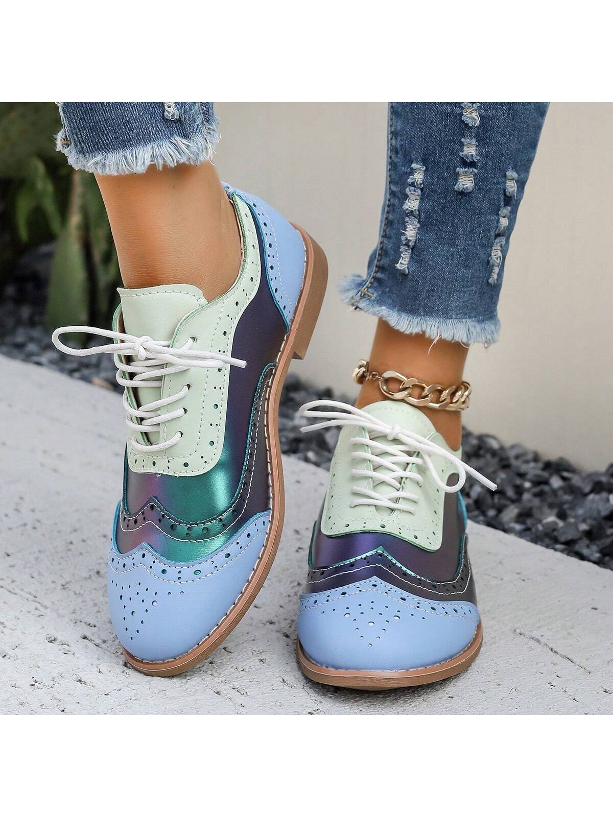 Plus Size Women's British Style Flat Shoes With Lace-Up, Comfortable And Versatile Retro Carved Color-Block Low-Top Oxford Shoes For Students, Fashionable Low-Heeled Women's Shoes