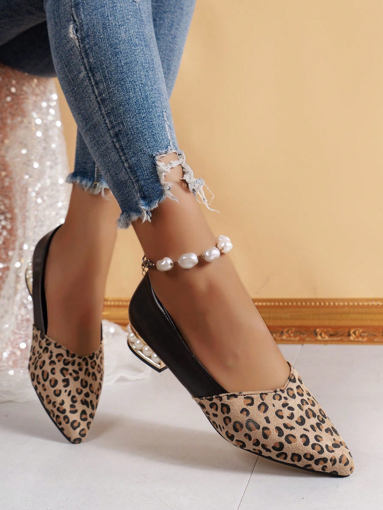 Women's Flat Shoes, Low Heel Black & White Pointed Toe Floral Decoration Shoes, Spring/Autumn Four Seasons New Style Color Block Ankle Strap Shallow Mouth Shoes, Multi-Color Fashionable Women's Shoes