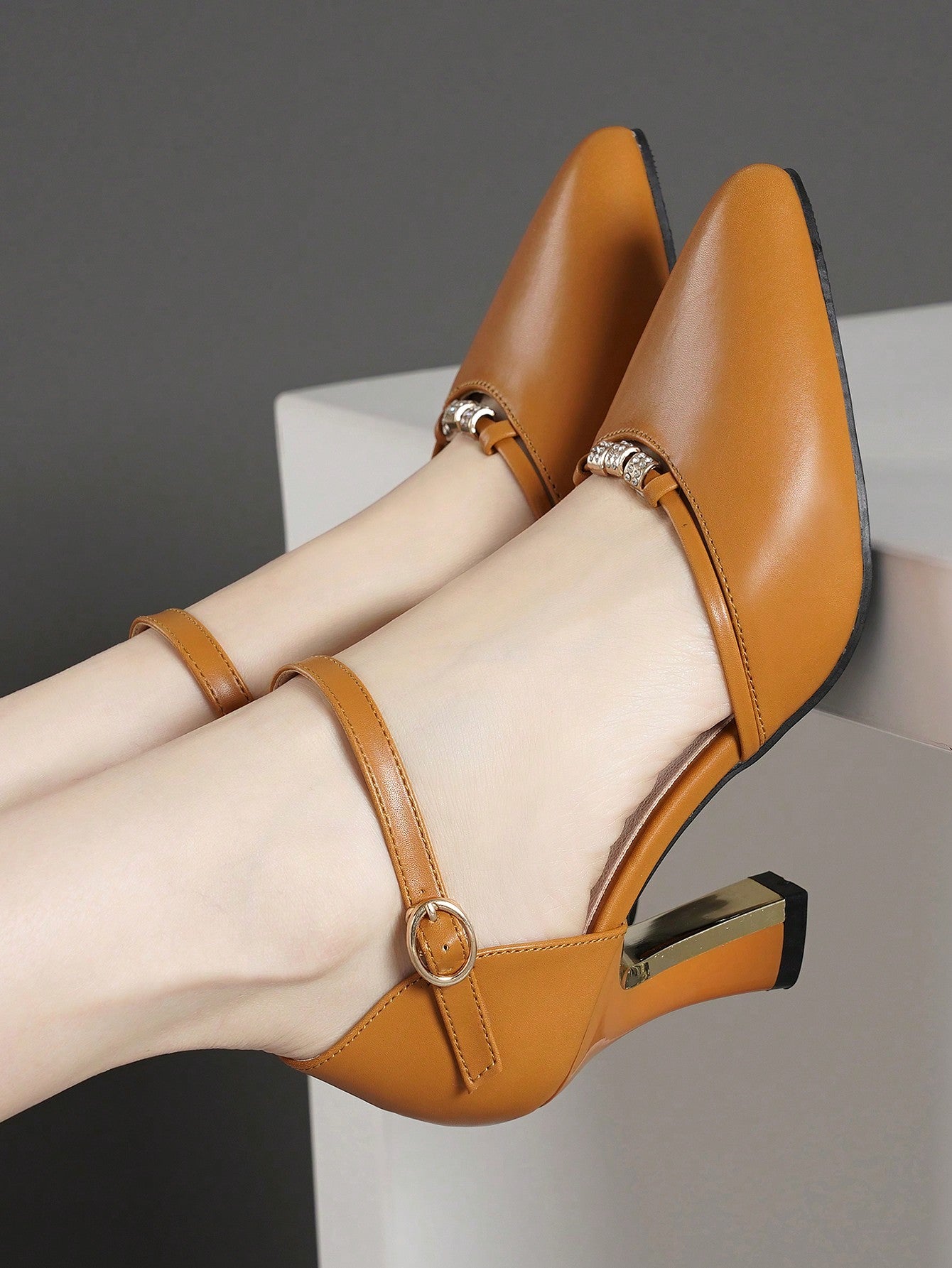 Pointed Toe High Heel Sandals, Chunky Heel, One-Strap, Hollow & Rhinestone Decor