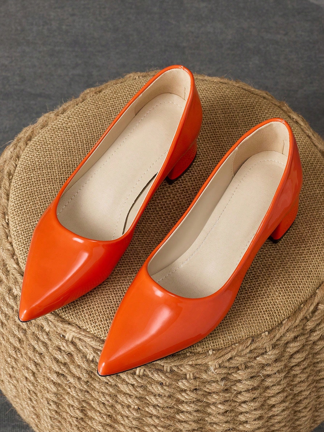 Women's Fashionable Green Pointed Toe Shallow Mouth Pump Shoes With Blue Stone Pattern, Apricot-Colored Heels, Suitable For Holiday Travel, Outdoor Activities, Or Shopping. Vintage, Casual, Versatile, High-End, Black Shoes.