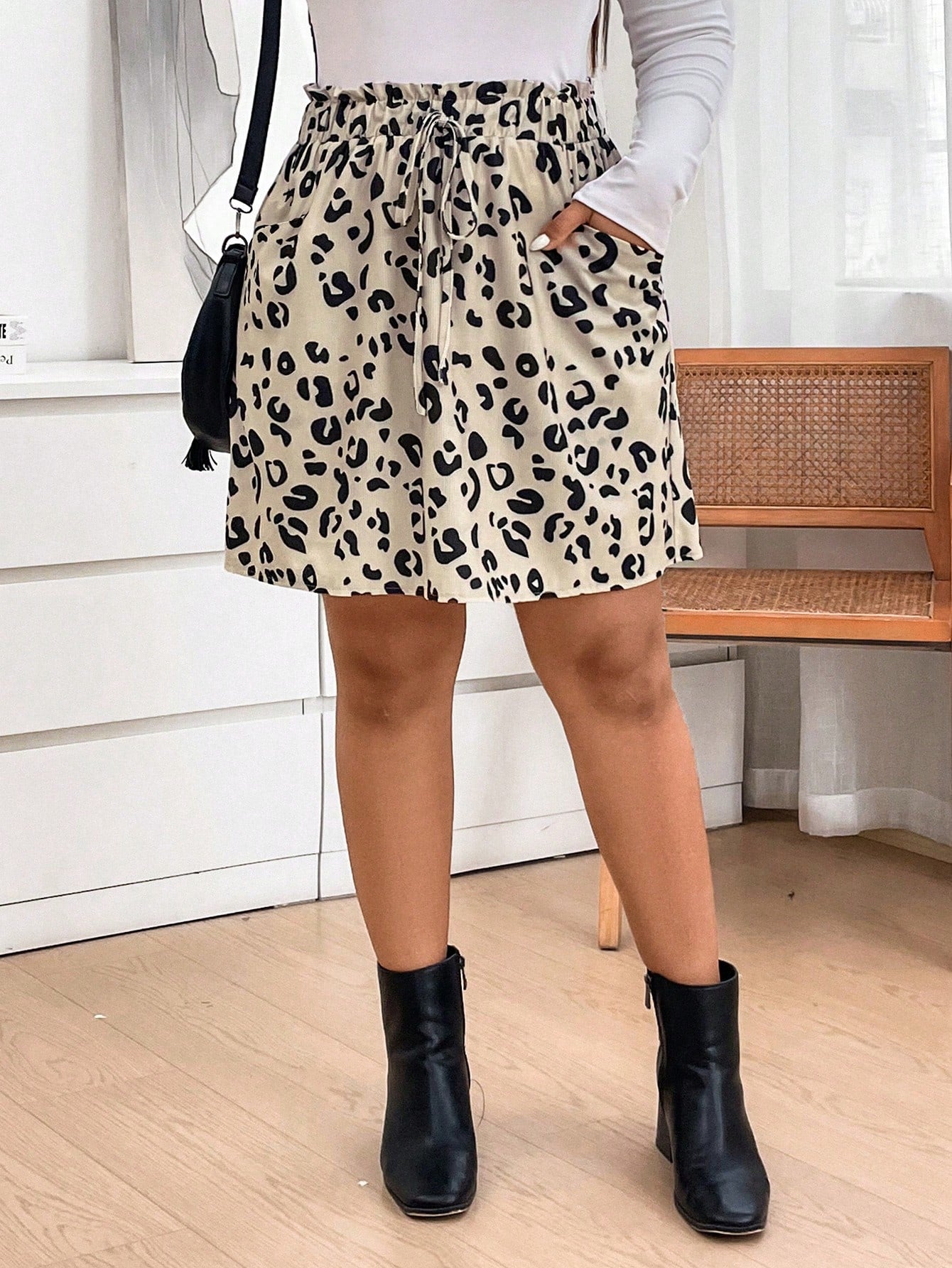 Plus Size Summer Casual Solid Color Elastic Waist Skirt With Pleated Hem And Decorative Pockets