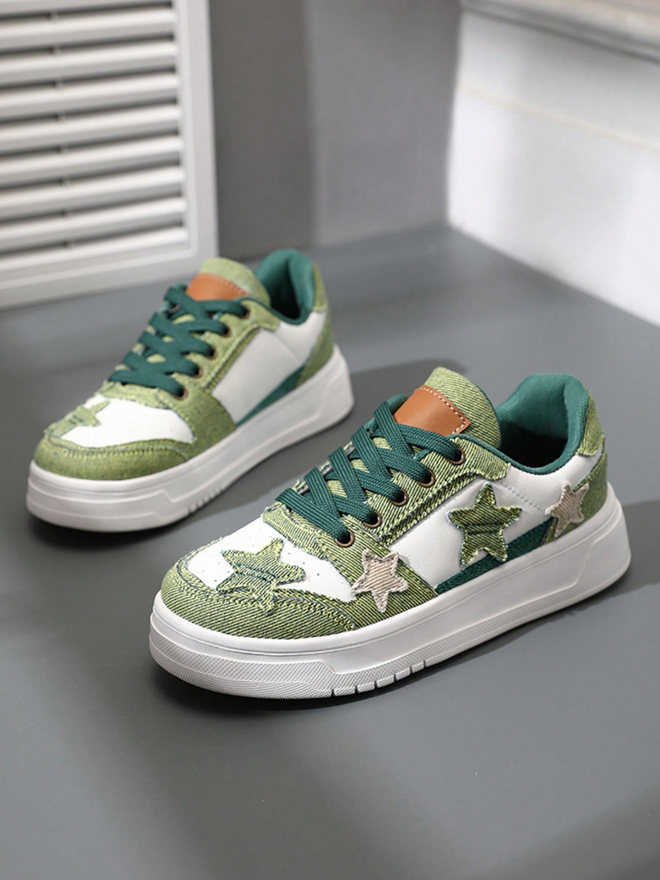 Women's Fashionable Stars &amp; Vintage Canvas Patchwork Trendy Platform Sneakers, Outdoor Lightweight Slip-Proof Lace-Up Casual Shoes, Black And White, Best Friend Style