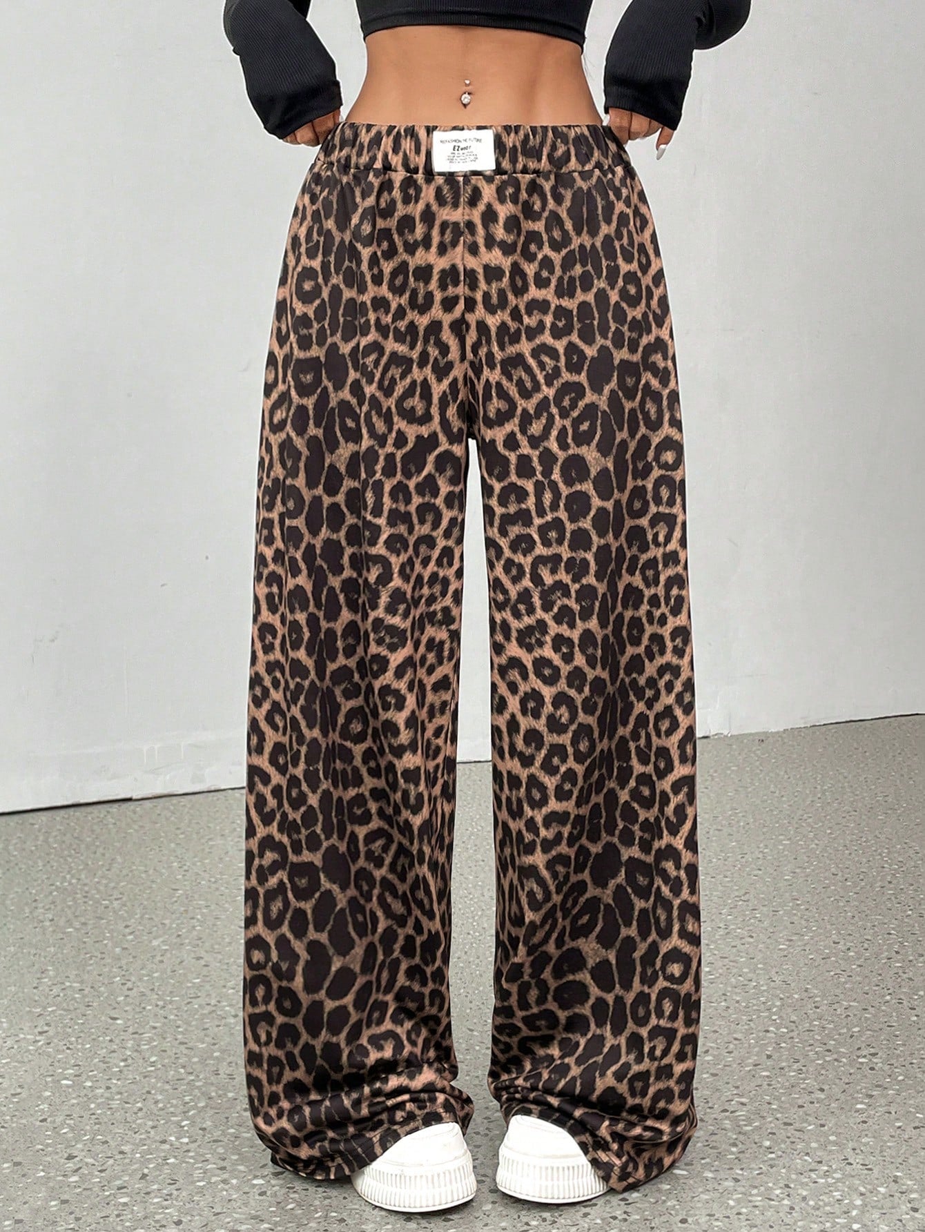 Women's Leisure Patch Detail Wide-Legged Cropped Pants